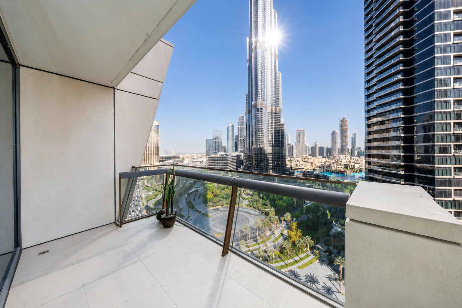 Burj Khalifa View | Luxurious | Bright