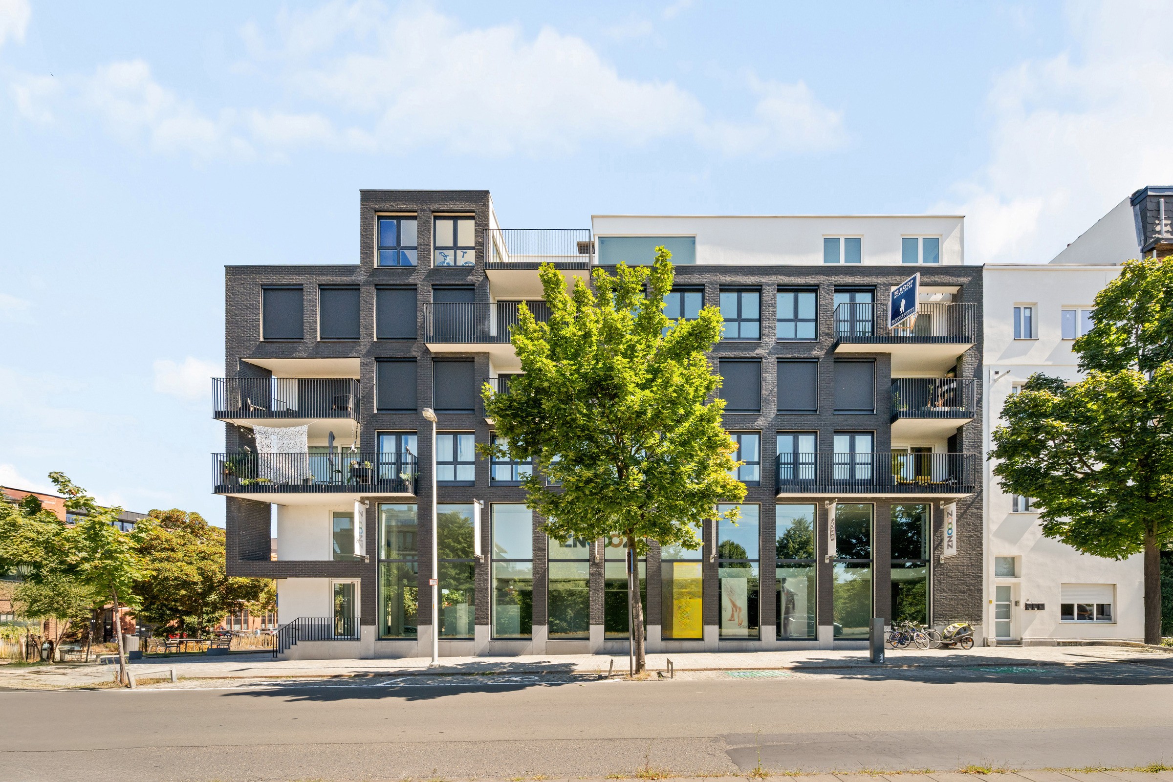 Commercial corner property in the Dam district