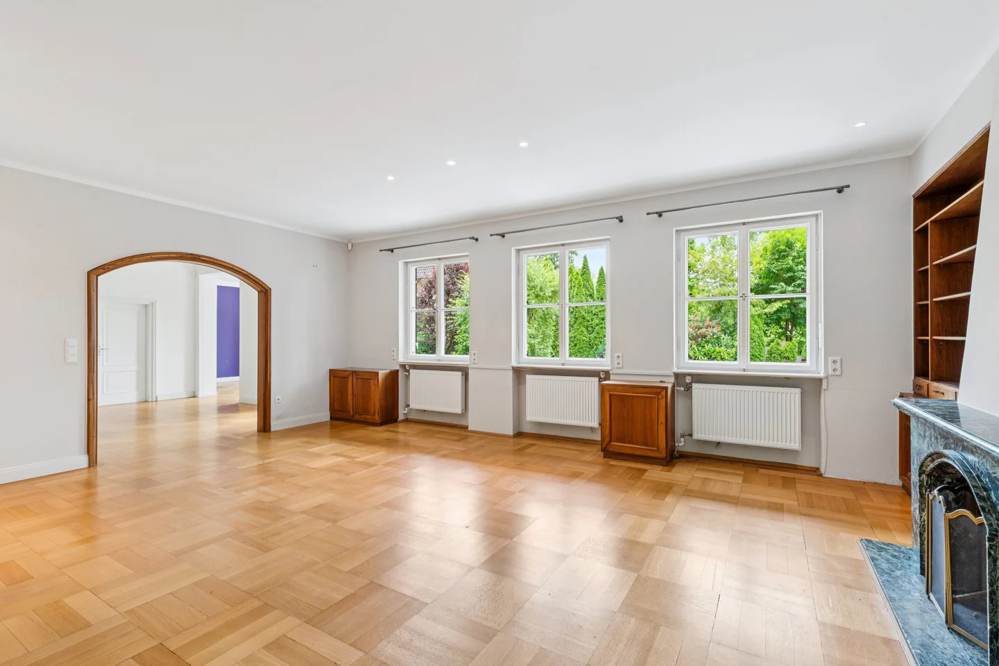 Eindrucksvolle Unternehmervilla mit Südgarten, Pool und großzügiger Dachterrasse - Foto 1