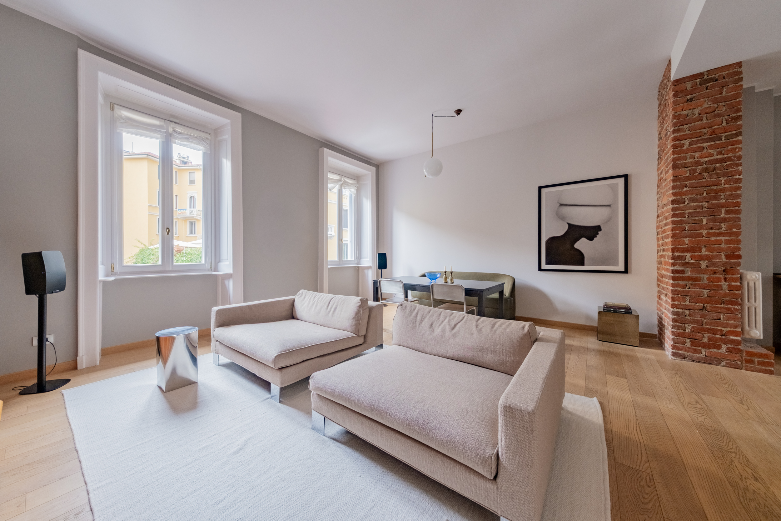 Bright apartment with terrace in Porta Romana