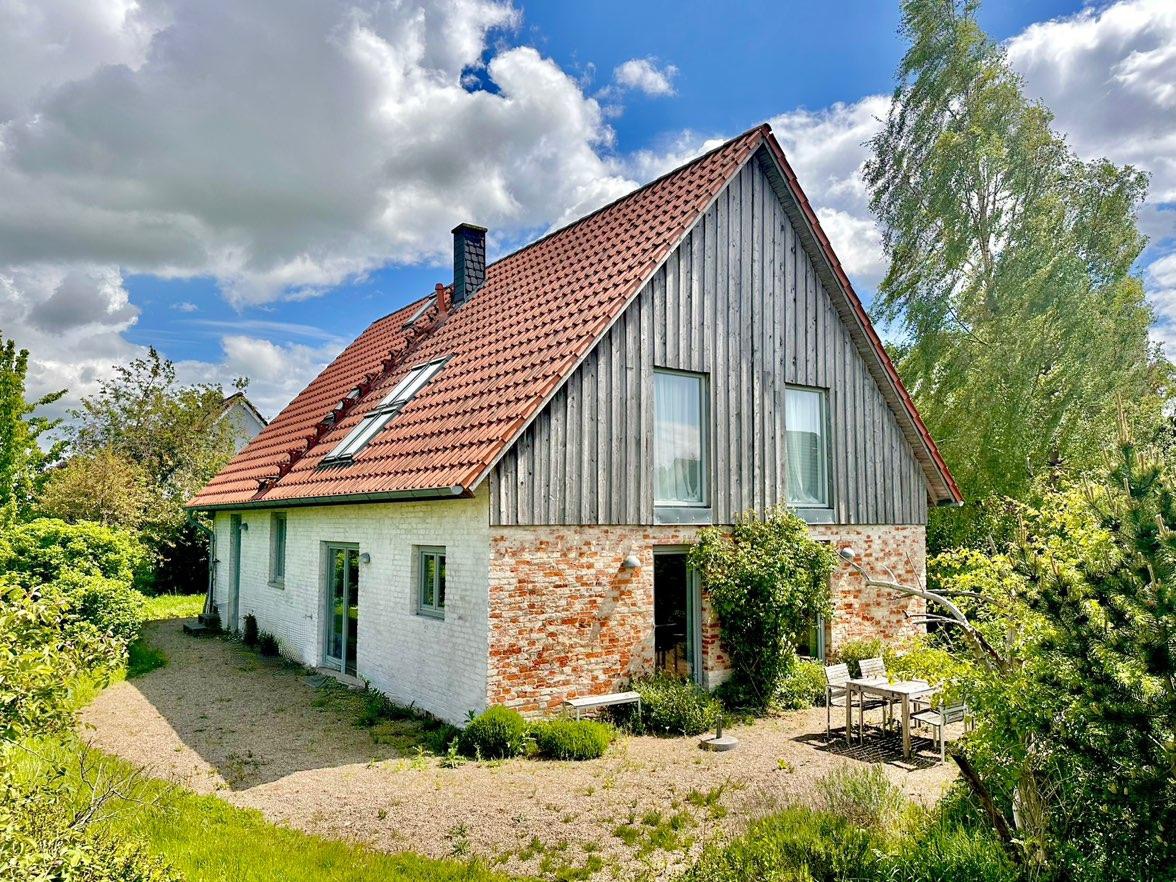 Viel Platz, viel Grün, viel Lebensqualität                                                                               Liebevoll saniertes Zuhause mit besonderer Atmosphäre