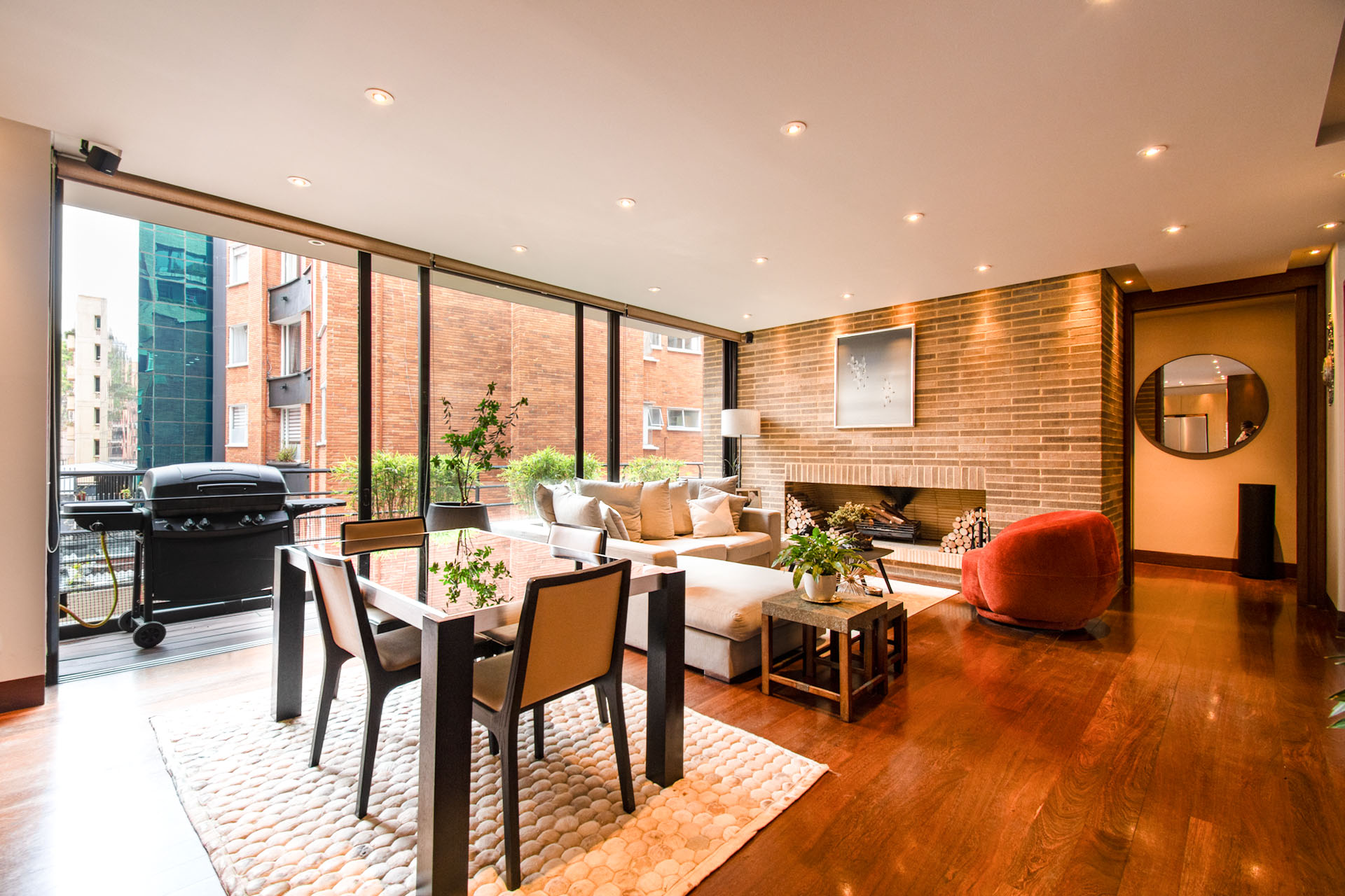 Moderno apartamento con balcón para arriendo en Chico Museo