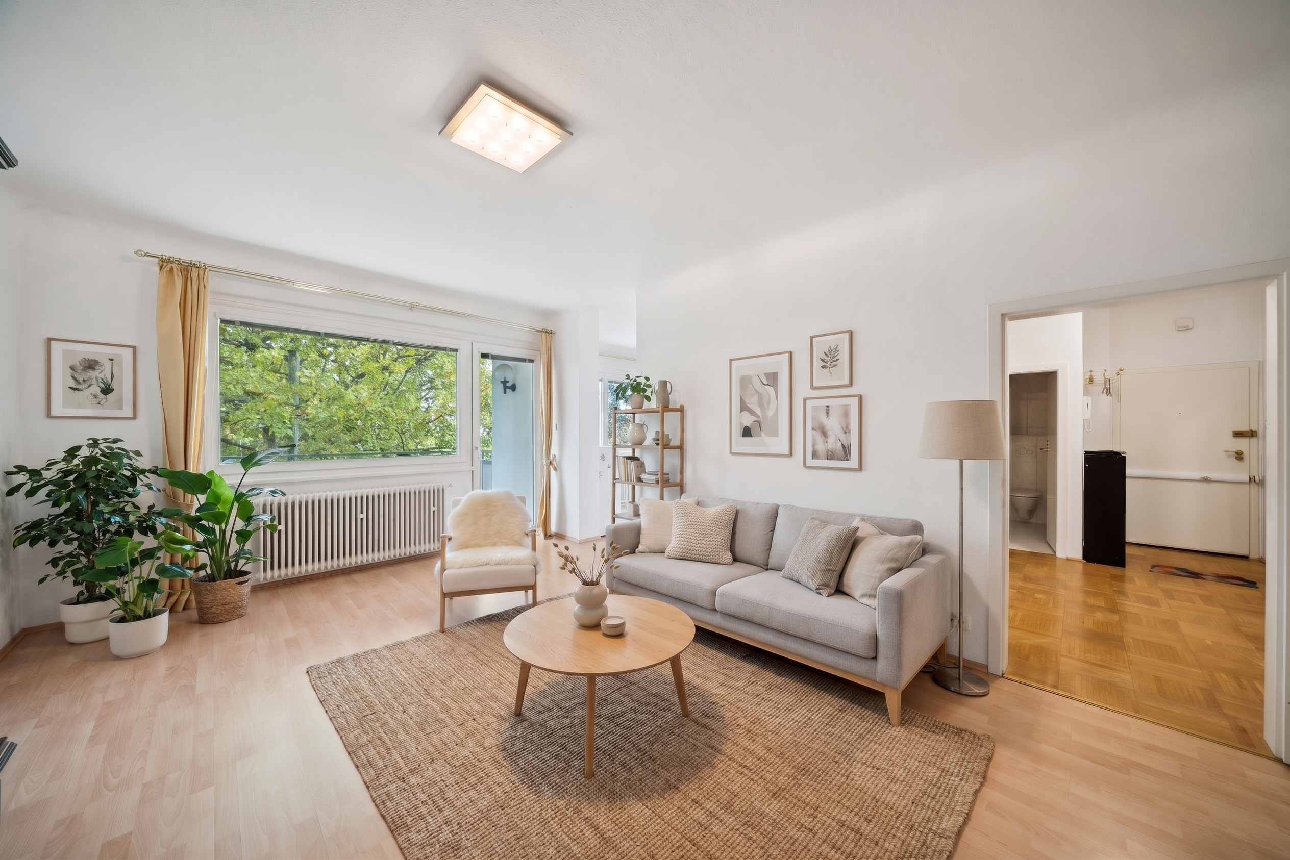 Schöne 4-Zimmer-Wohnung mit Balkon und großem Potenzial – Ihr stilvolles Refugium in begehrter Grünlage [KI-modifiziert]