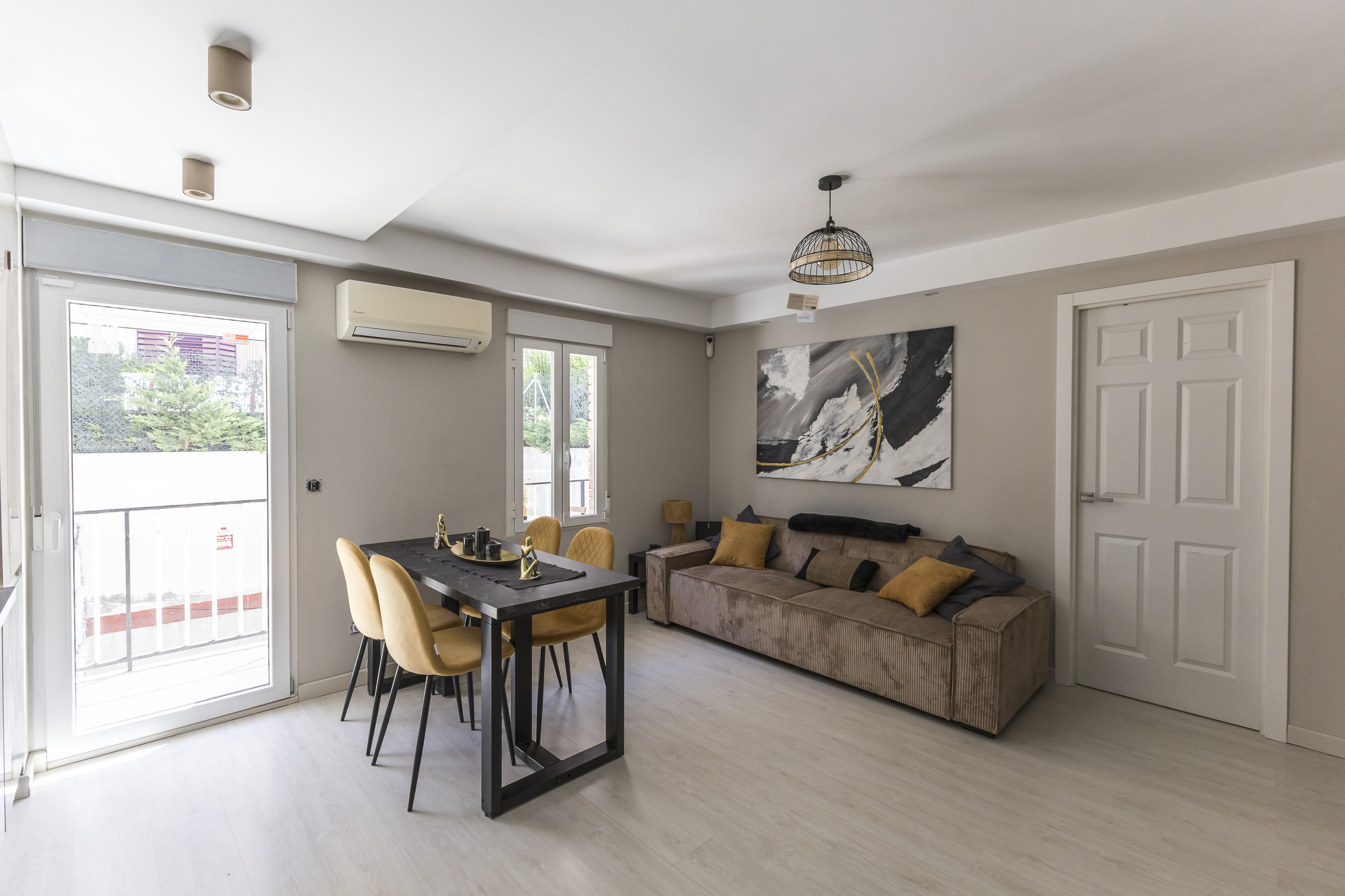Beautiful renovated apartment in Valdeacederas