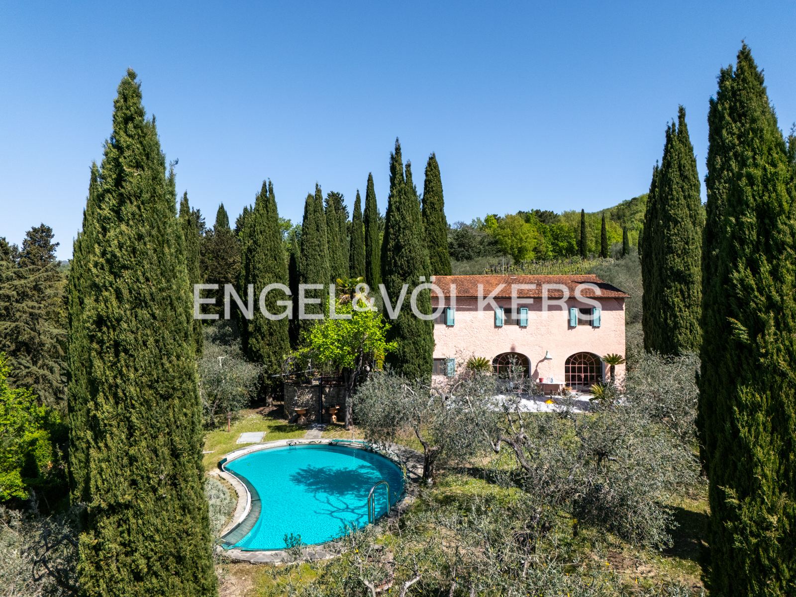 Renovated farmhouse with pool and panoramic views of the hills of Vicchio