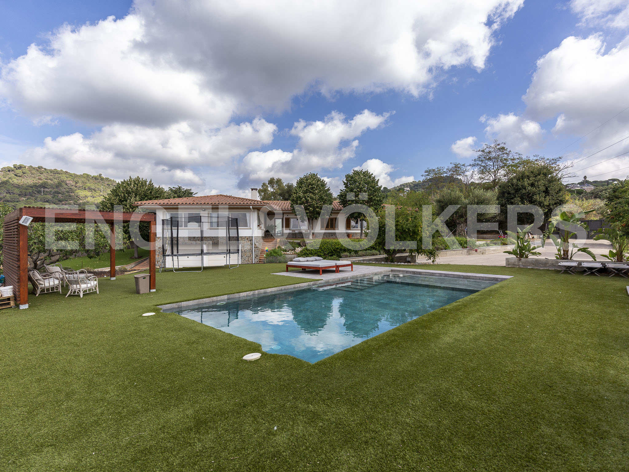 Spectacular modern villa on a single floor