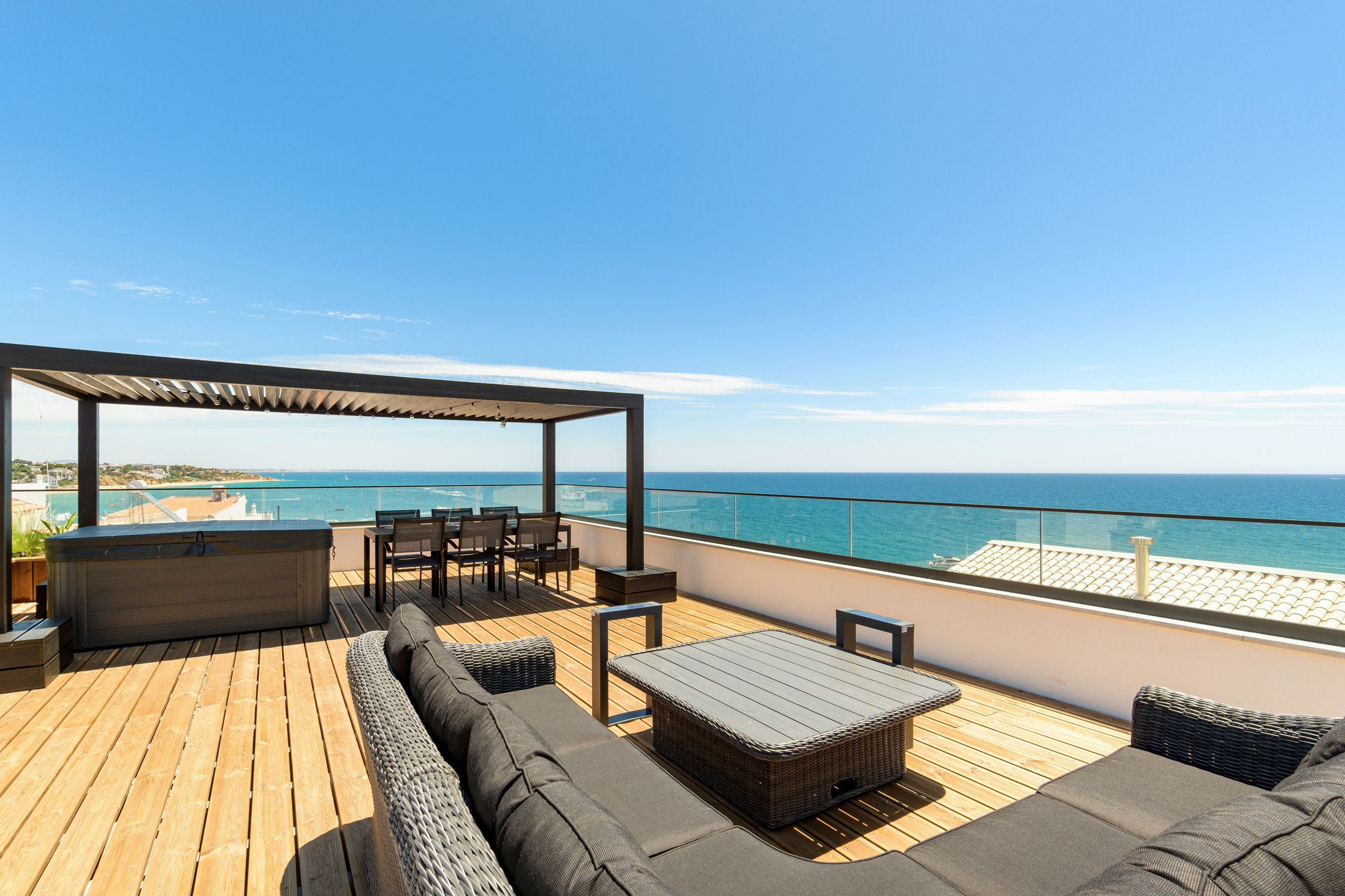 Fully Refurbished Traditional House with Exceptional Sea Views in the Heart of Albufeira