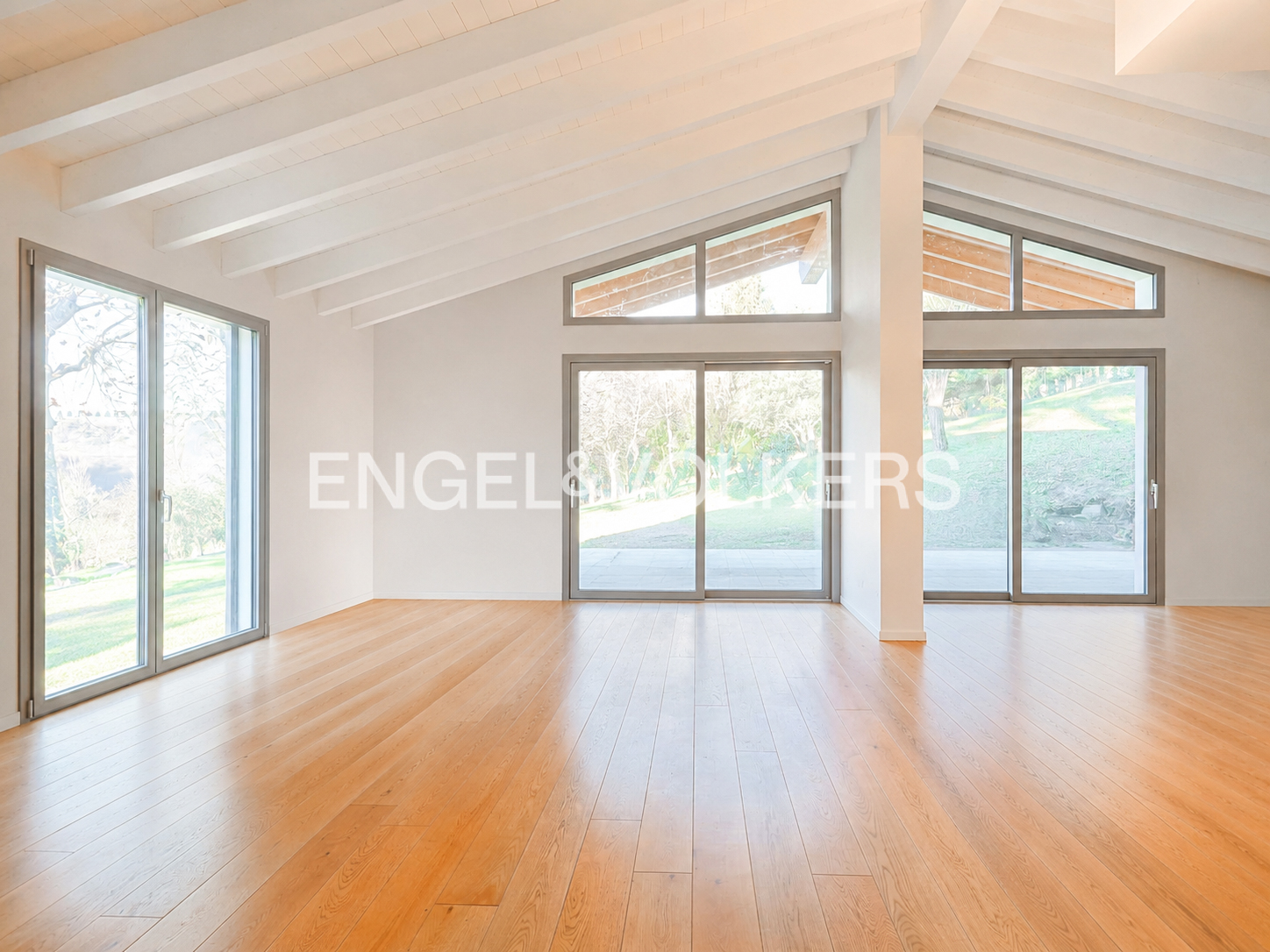 Exclusive detached house with a garden in Monte San Pietro