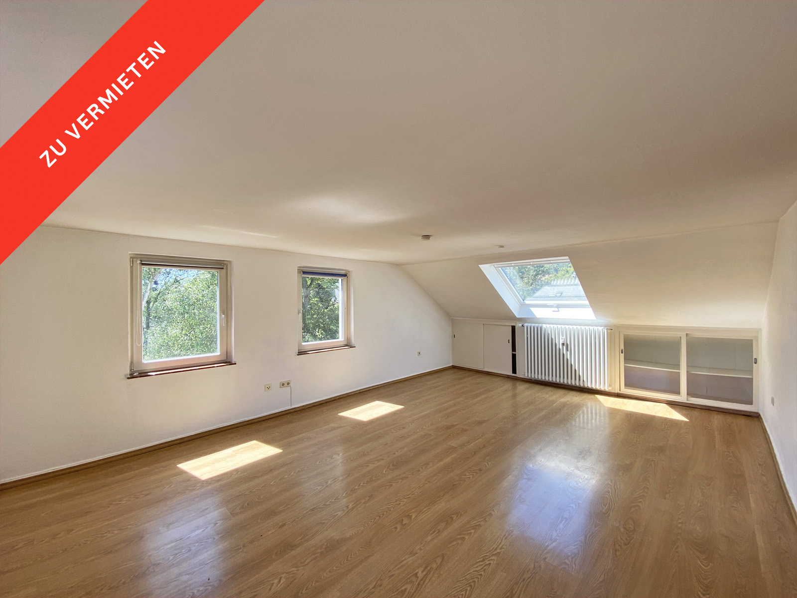 Wohnen über den Dächern von Hildesheim – helle Dachwohnung mit Loggia