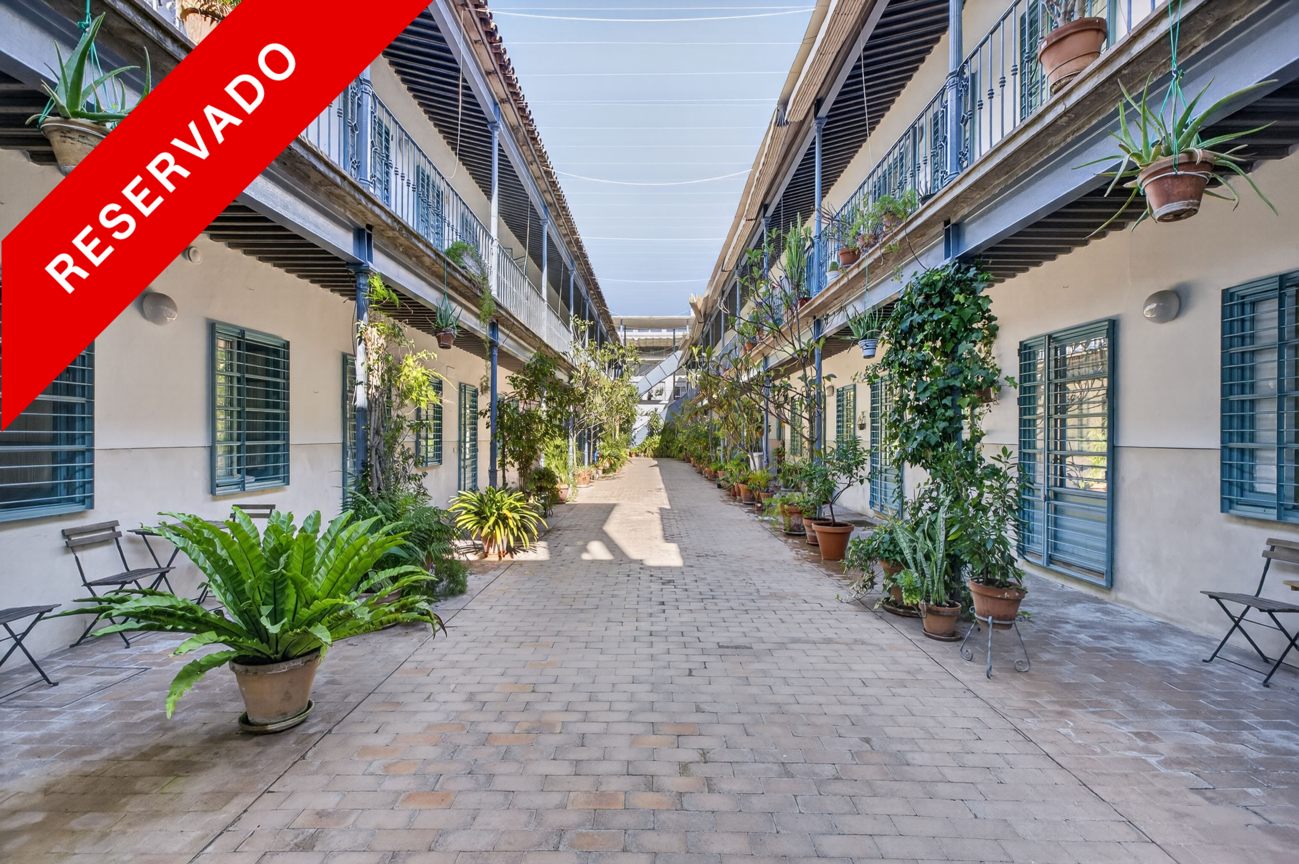 Exclusive apartment to renovate next to the Alameda