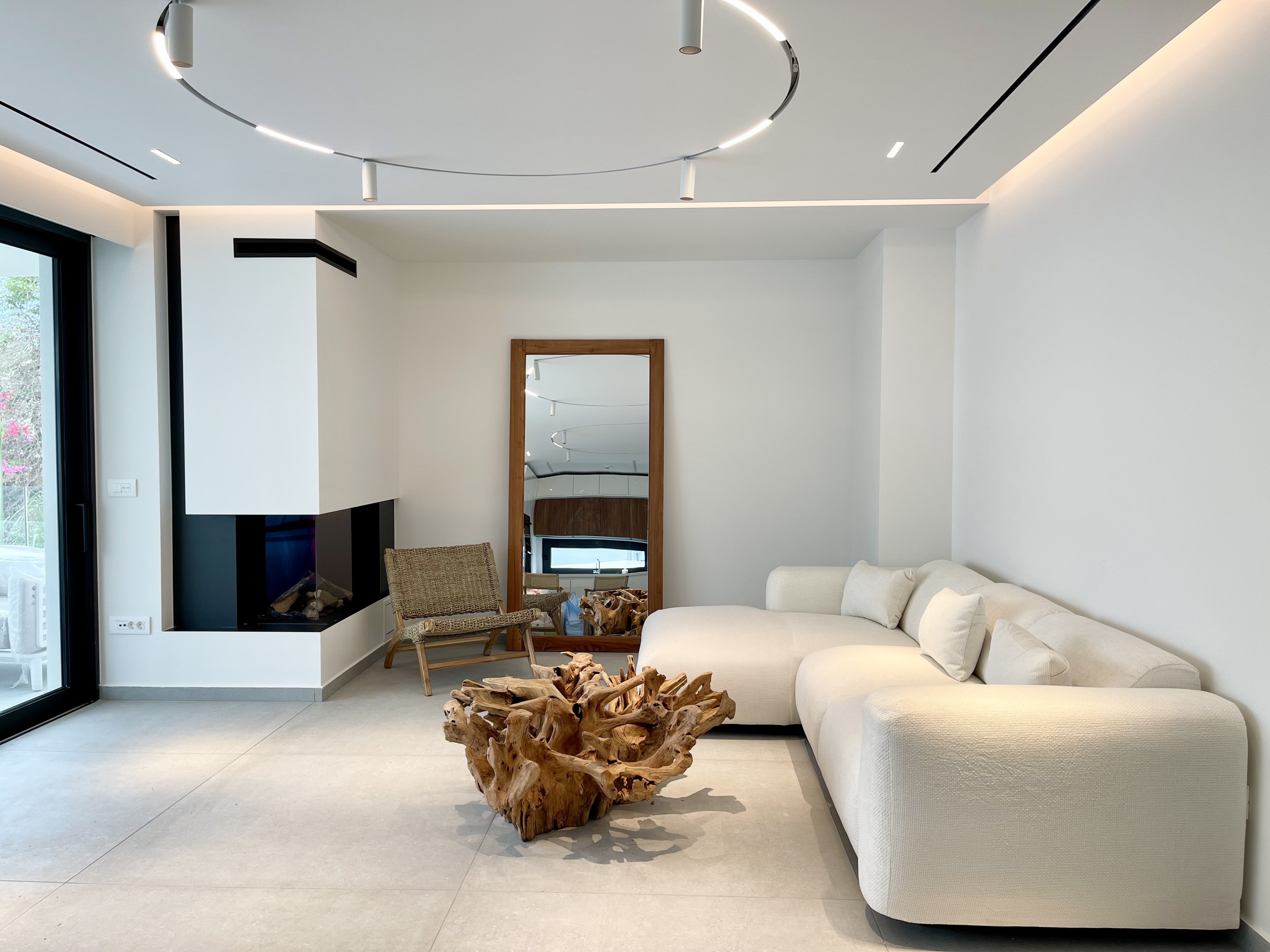 New build 3-bed furnished apartment