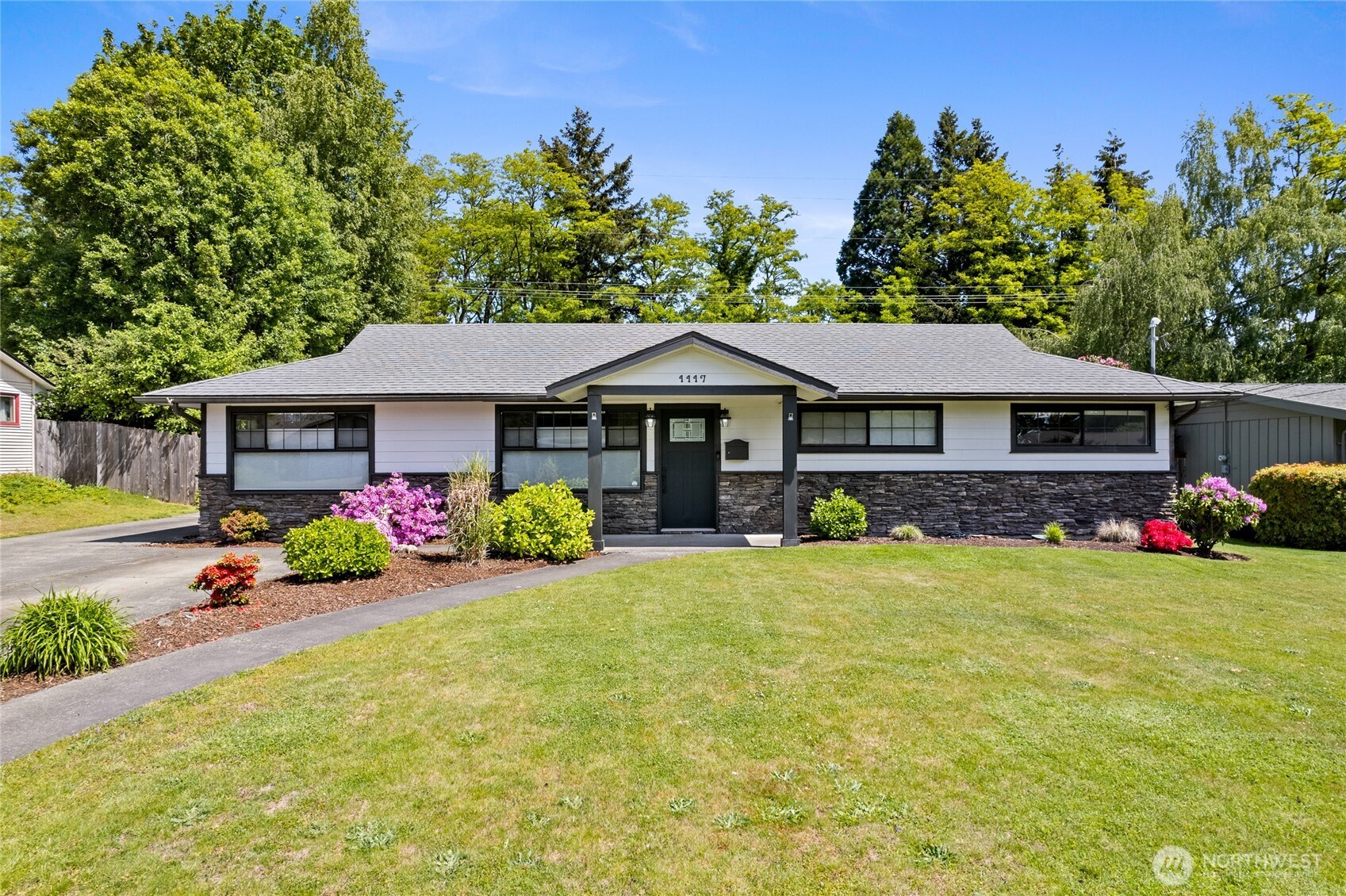 Beautifully Updated North Tacoma Ramble