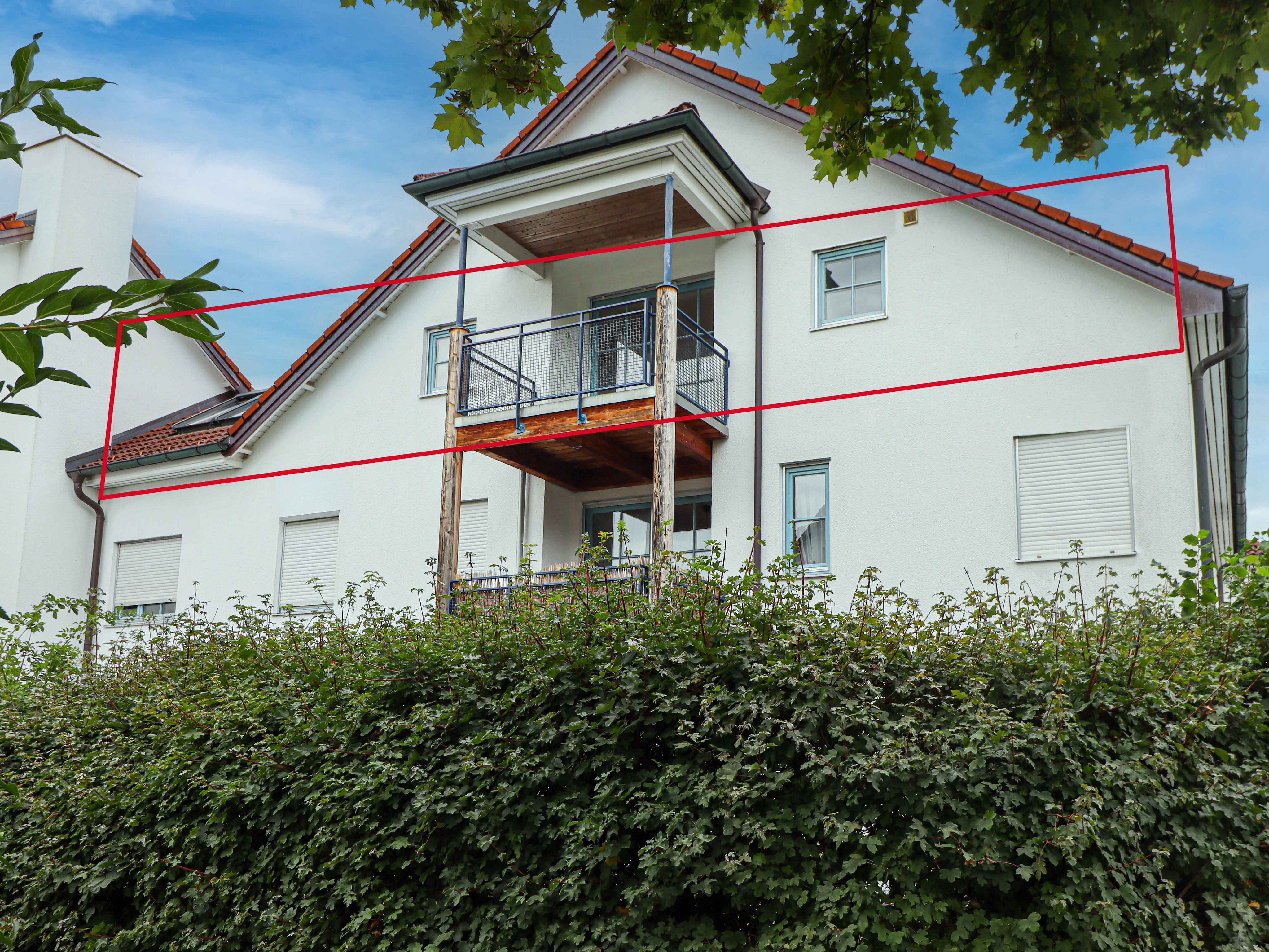 Sofort verfügbare 2-Zimmer-Dachgeschosswohnung mit Balkon und saniertem Tiefgaragenstellplatz