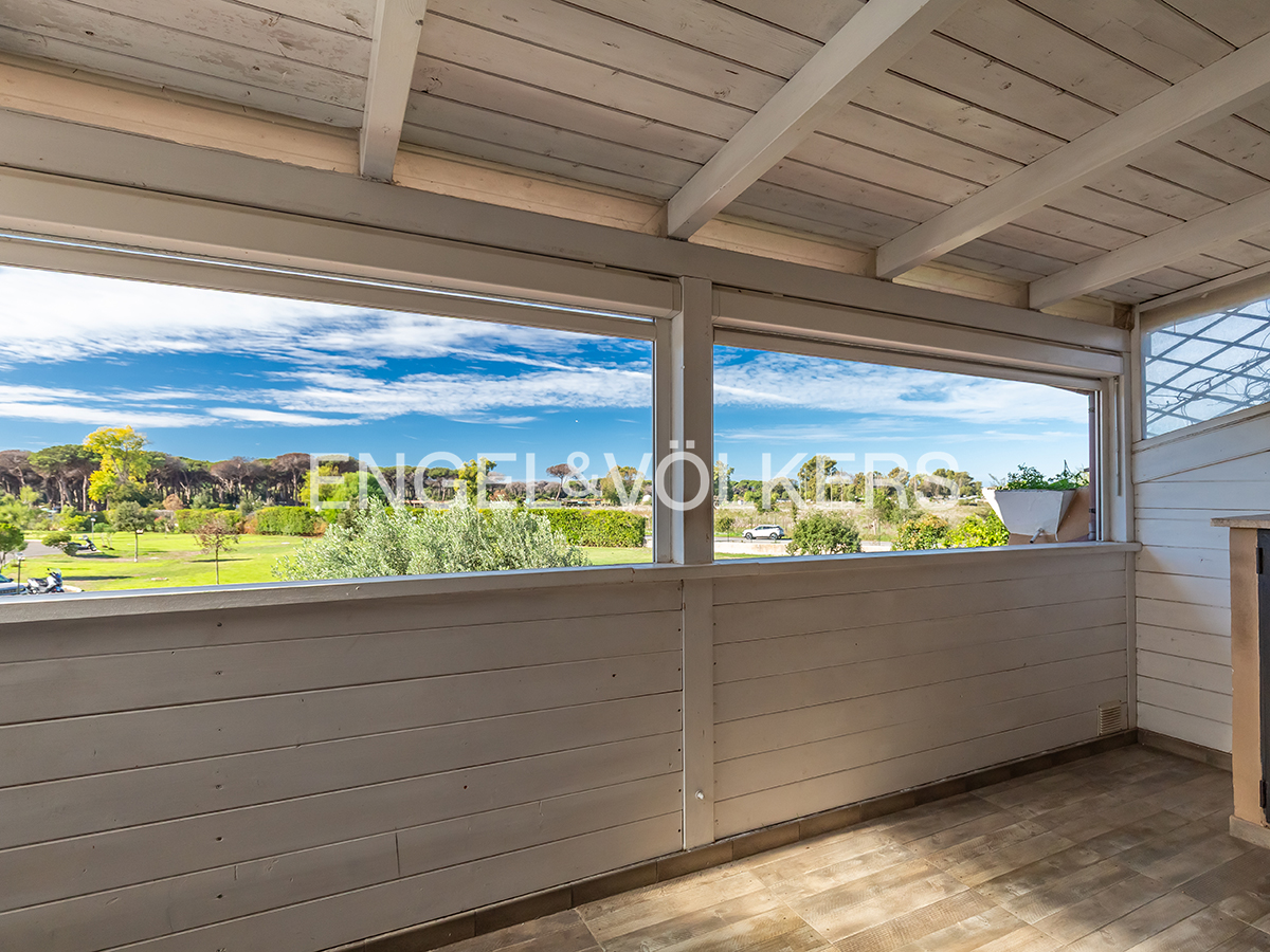 Panoramic one-bedroom apartment surrounded by greenery with balcony, Ostia