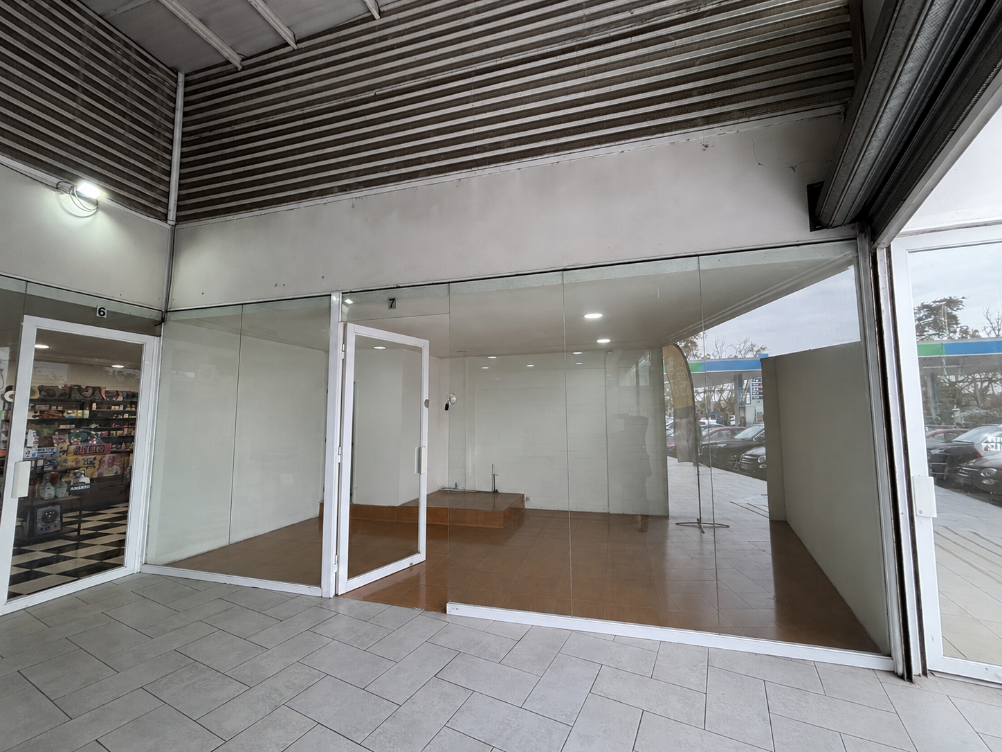 Arriendo local en  strip center Bilbao, Peñaflor.