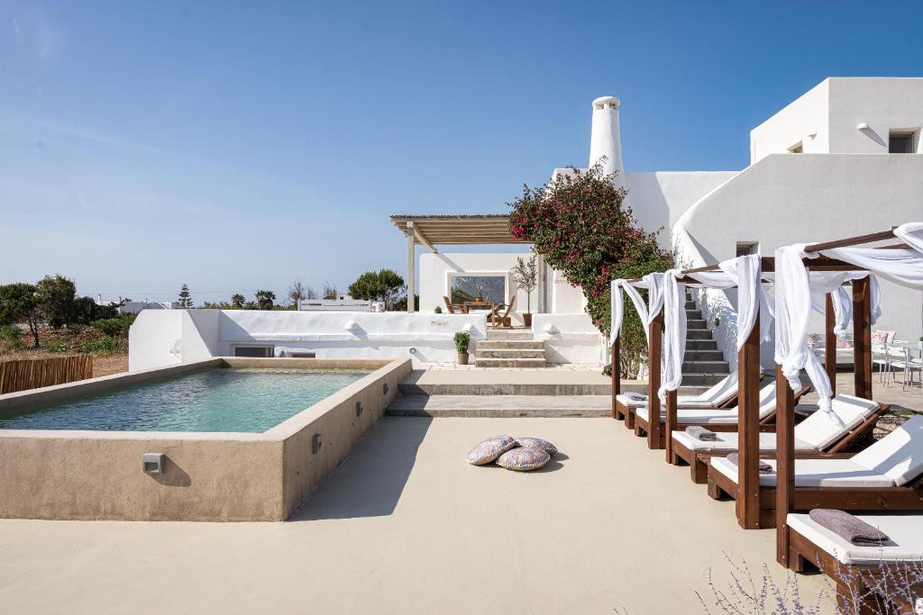 5-bedroom villa in Pounda, Paros with pool & Antiparos views