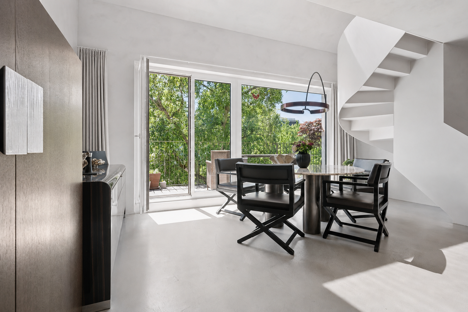 Exceptional duplex above the rooftops of historic Bogenhausen