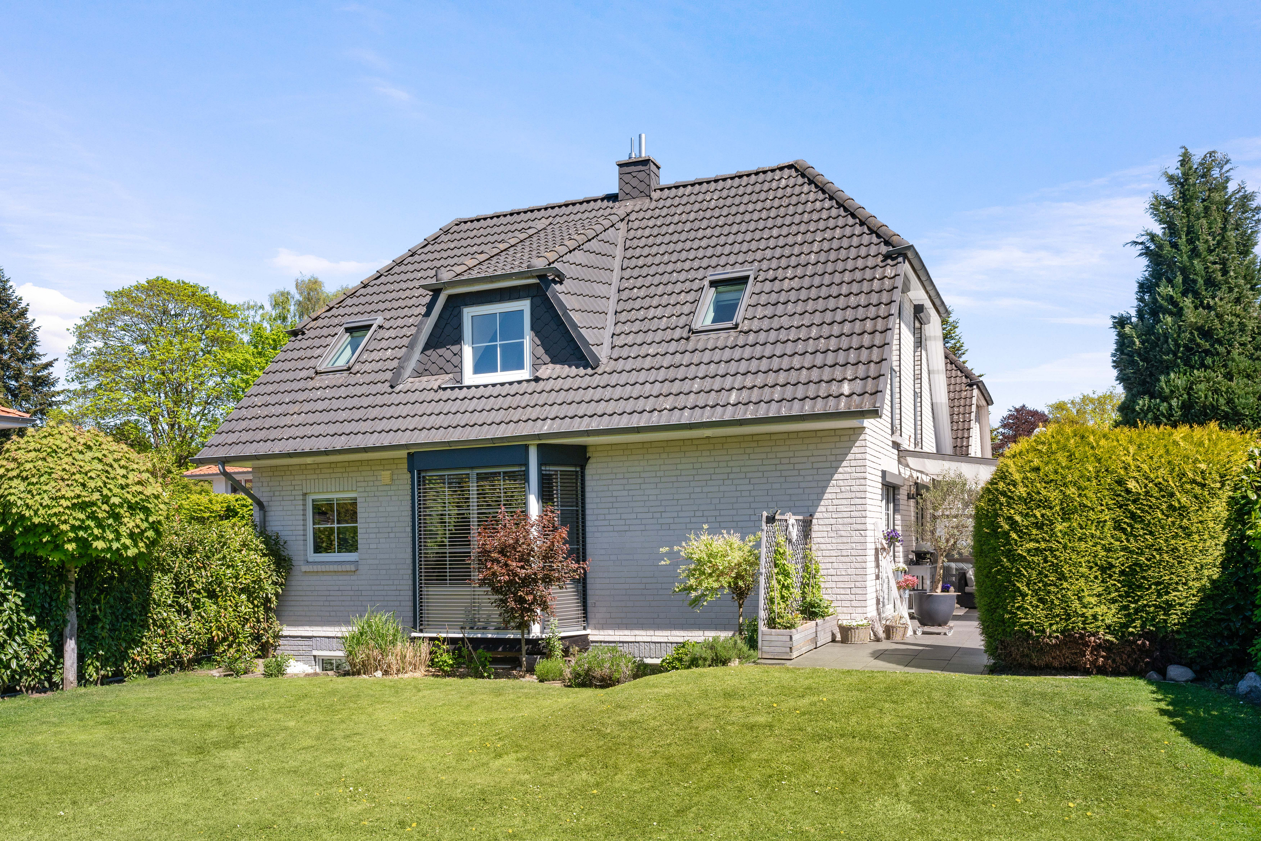 Stilvolles Familienparadies mit über 230m² Wohn-/Nutzfläche und herrlichem Garten in idyllischer Lage!