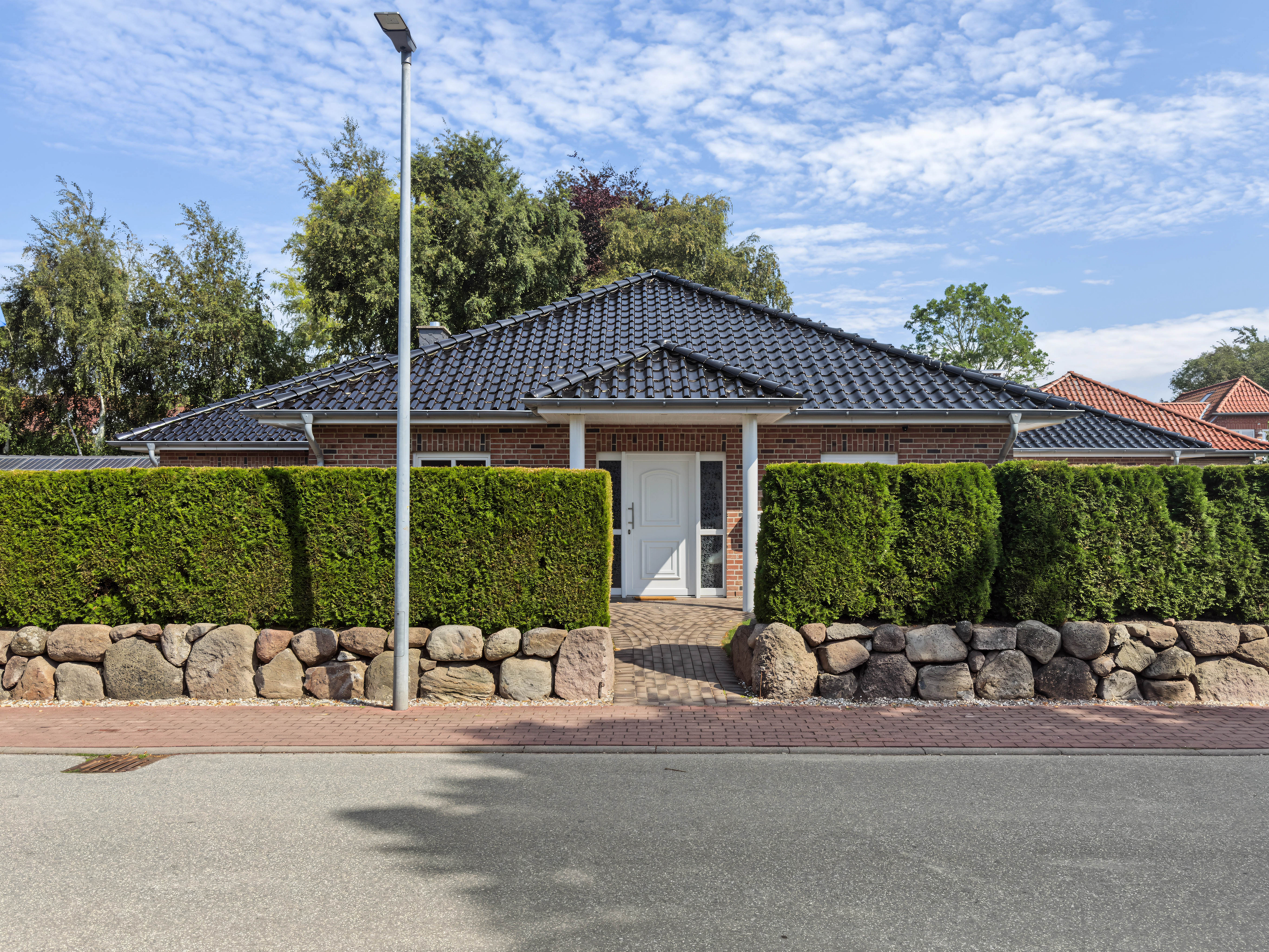 Zwei Bungalows auf einem großzügigen Grundstück – Wohnen und Vermieten perfekt kombiniert
