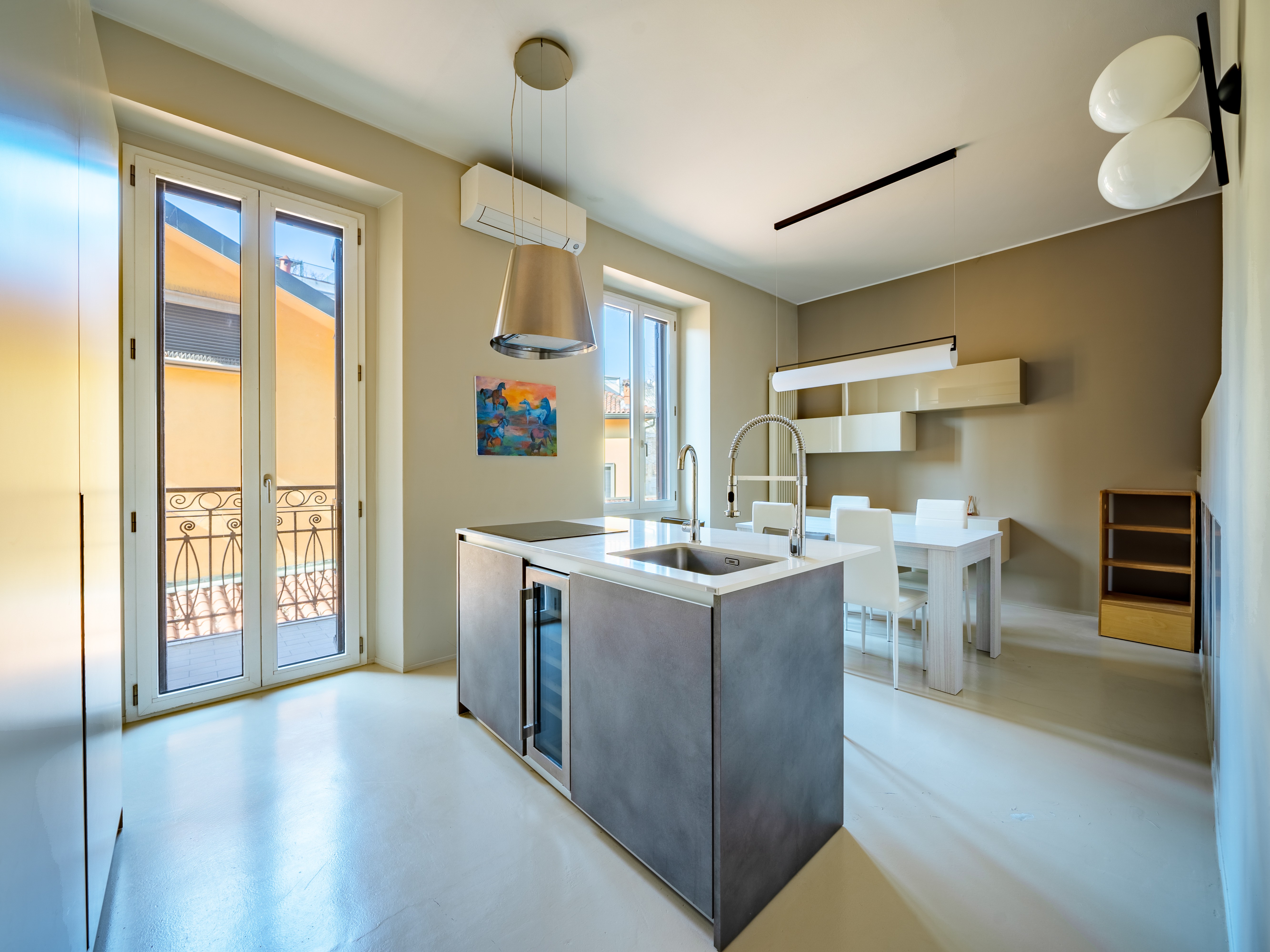 Spacious two-room design apartment in via Cadore
