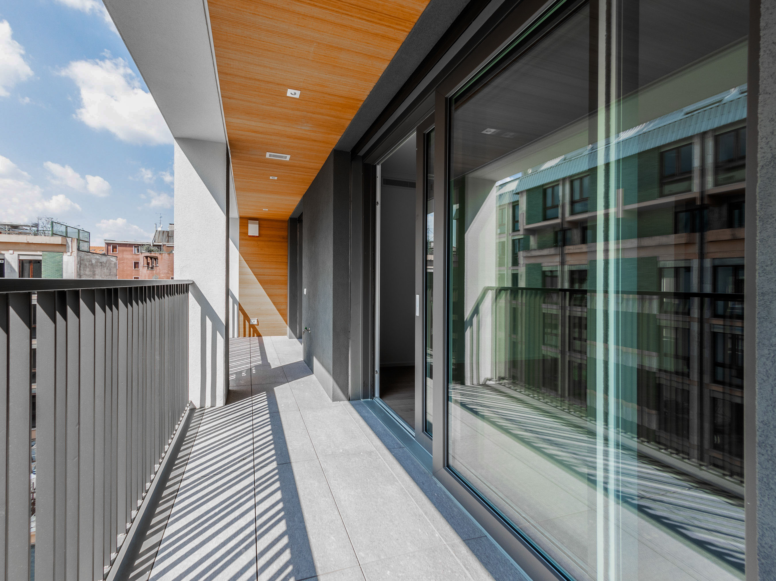 New three-room apartment with terrace                                        in Ciro Menotti 11