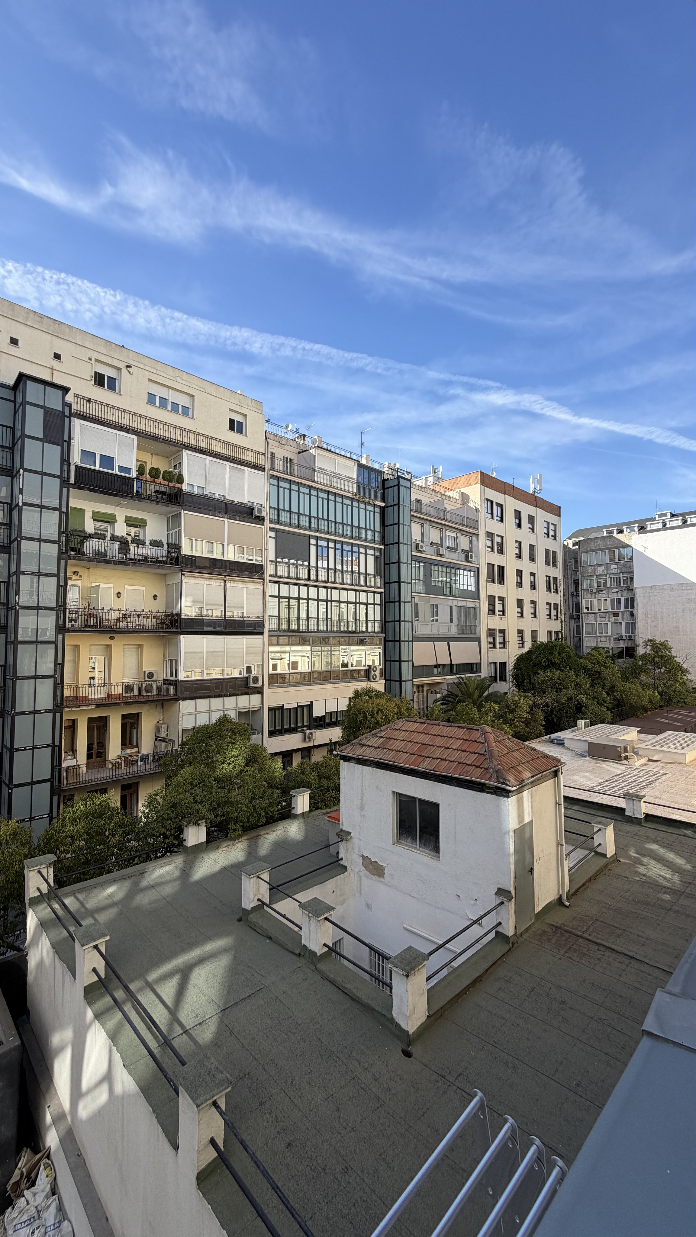 Elegant home in Recoletos, right by El Retiro.