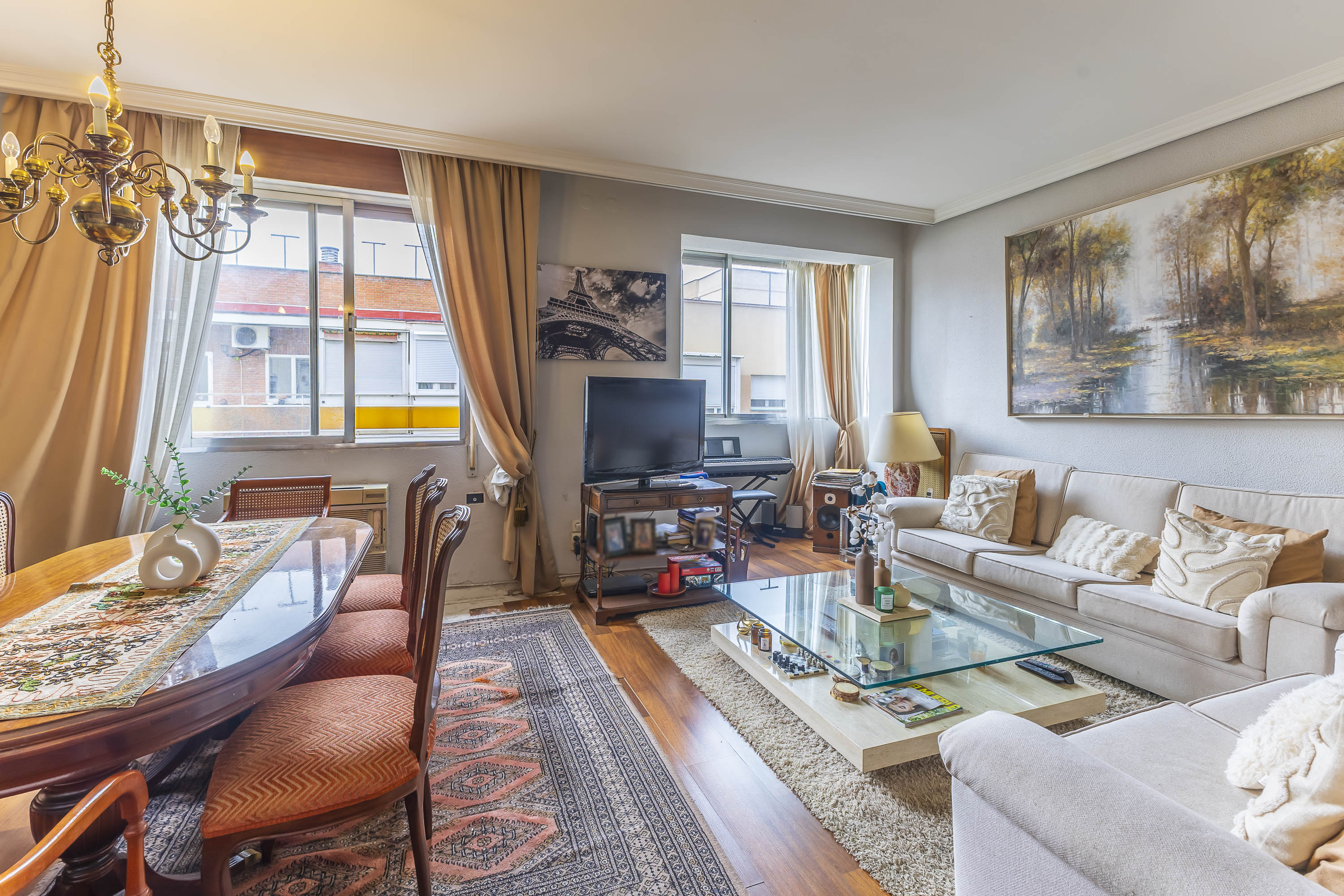 A bright, top-floor flat in Chamberi