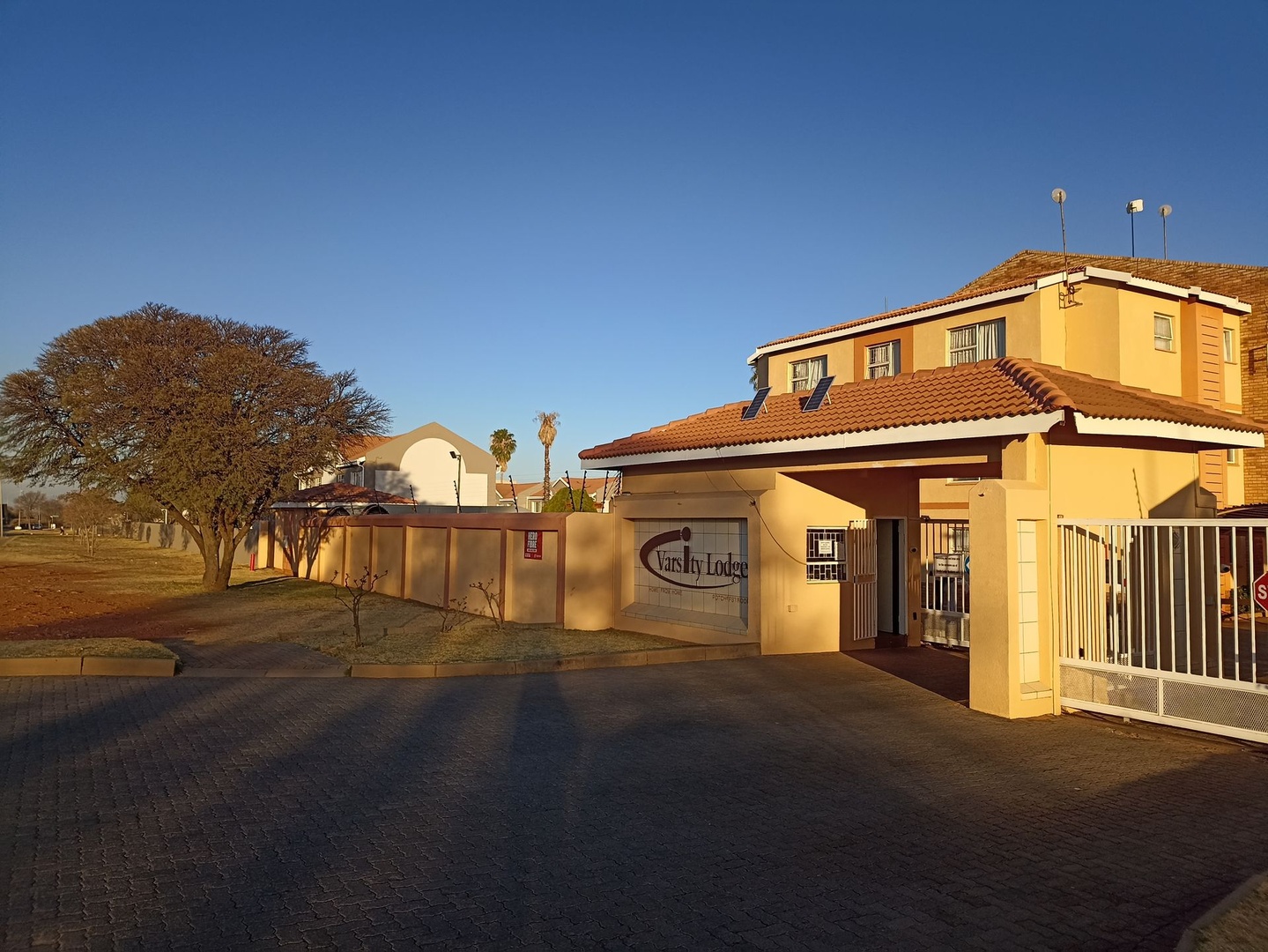 Cozy 1-Bedroom Student Accommodation with Pool Access