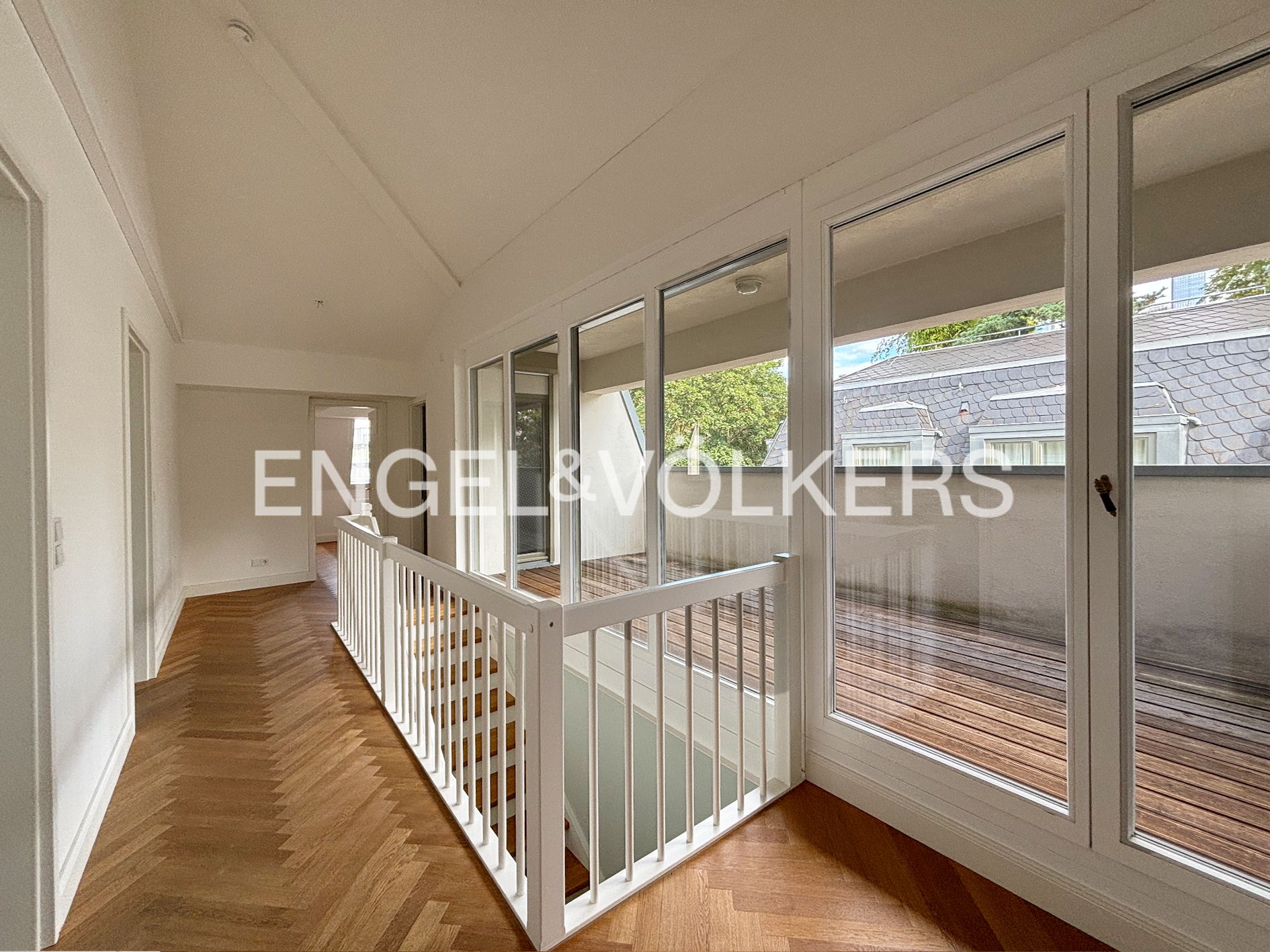 Großzügige Maisonette-Wohnung im Stilaltbau in Bestlage des Frankfurter Westends