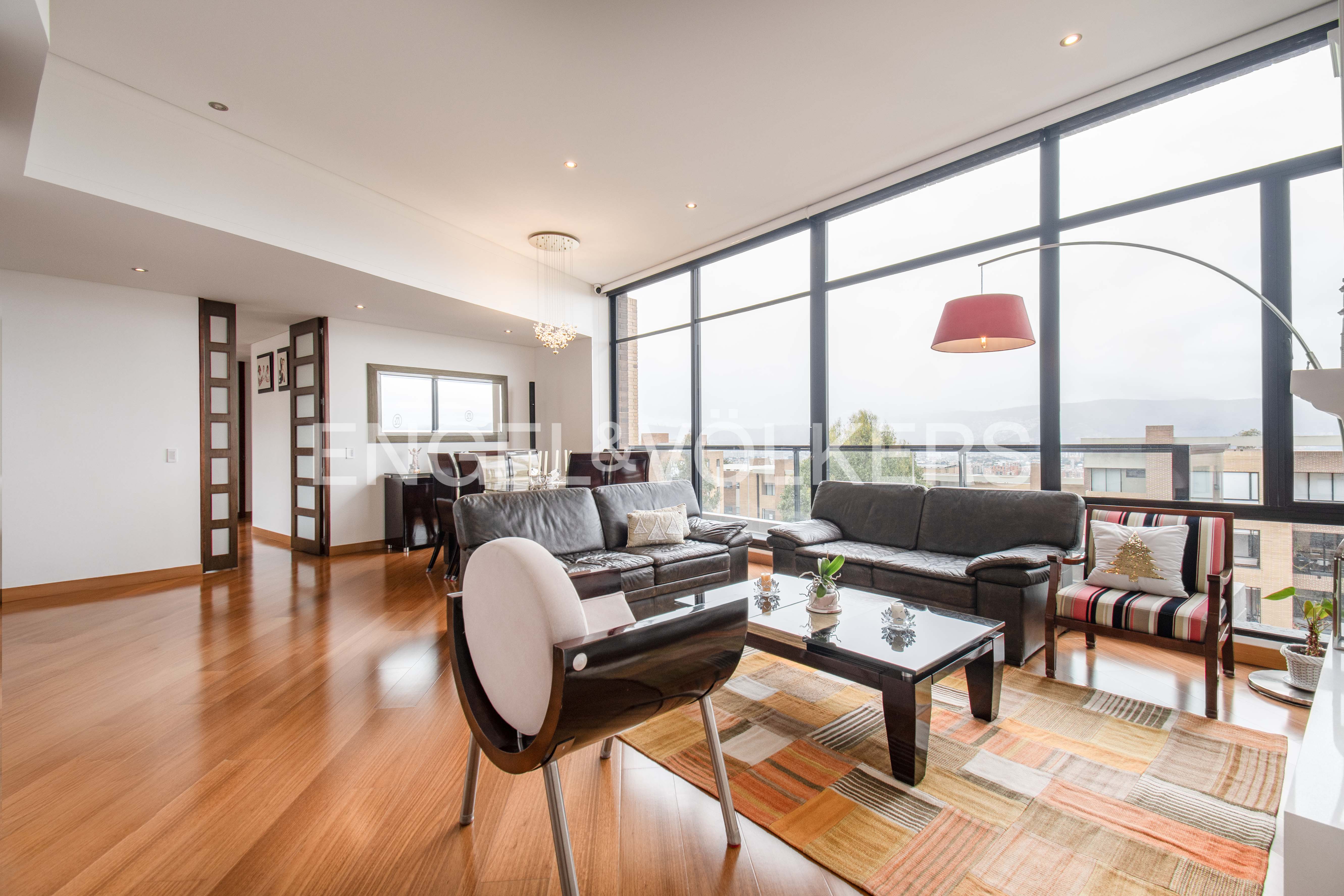 Apartamento con balcón en conjunto cerrado para venta en Cerros de Suba