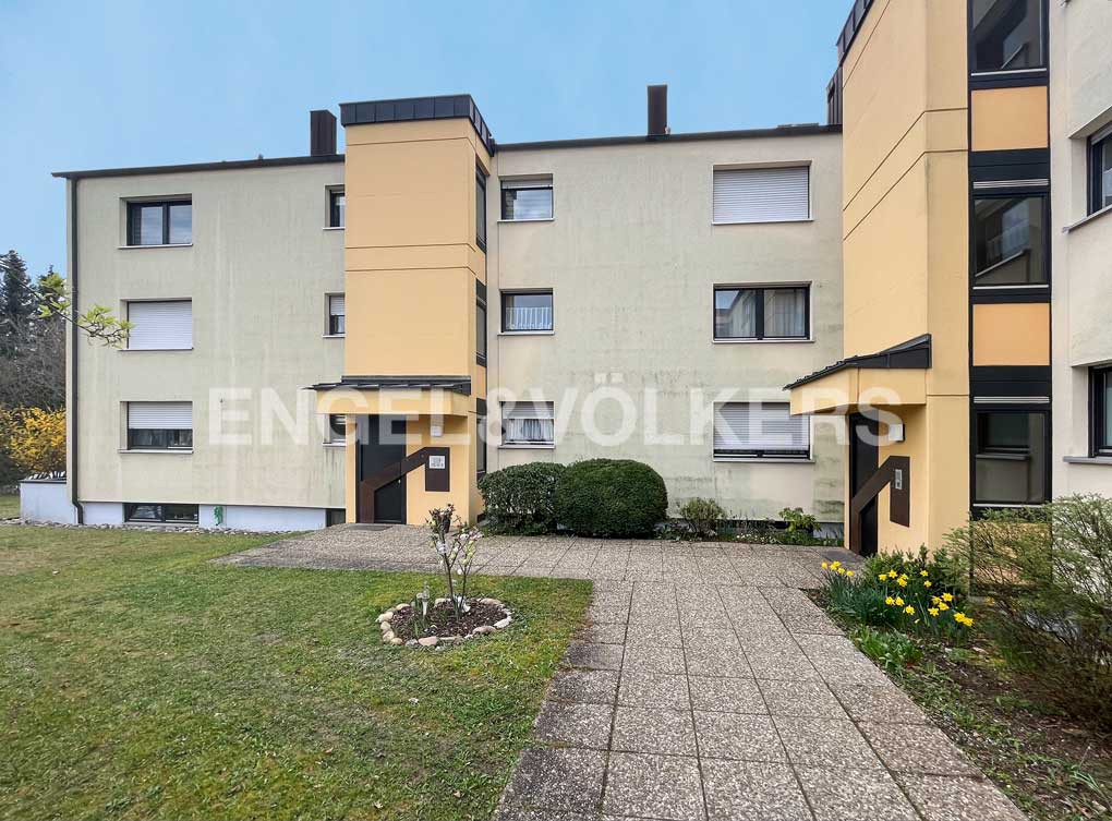 Gepflegte 2-Zimmer-Wohnung mit Balkon & Garage in Top-Lage nahe Stadtwald