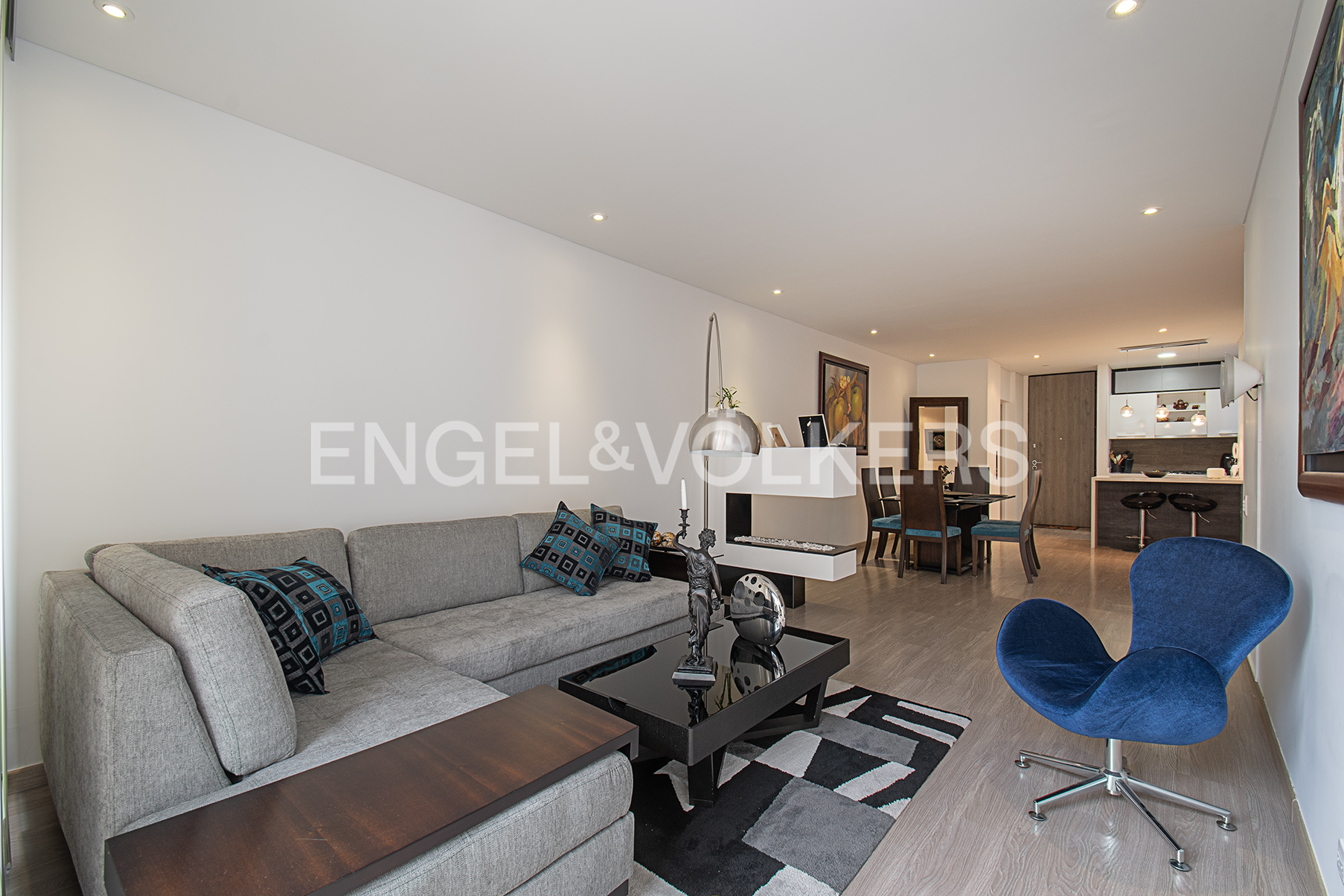 Apartamento amoblado con balcón y club house para arriendo en Bella Suiza Alta
