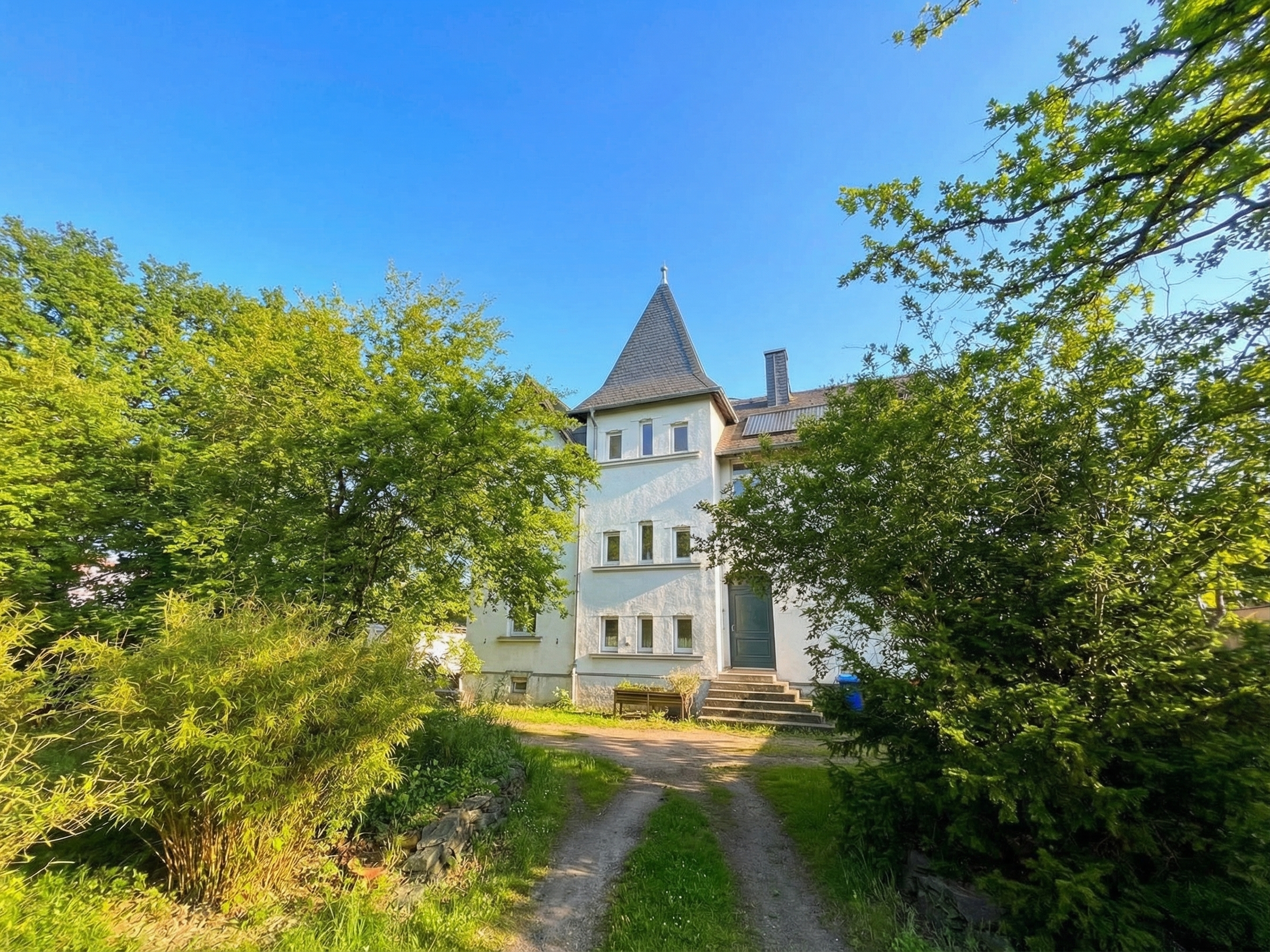 Neuer Preis! Stilvolles Villenhaus von 1903  mit grüner Gartenoase  - repräsentativ, ruhig und A4-nah [KI-modifiziert]