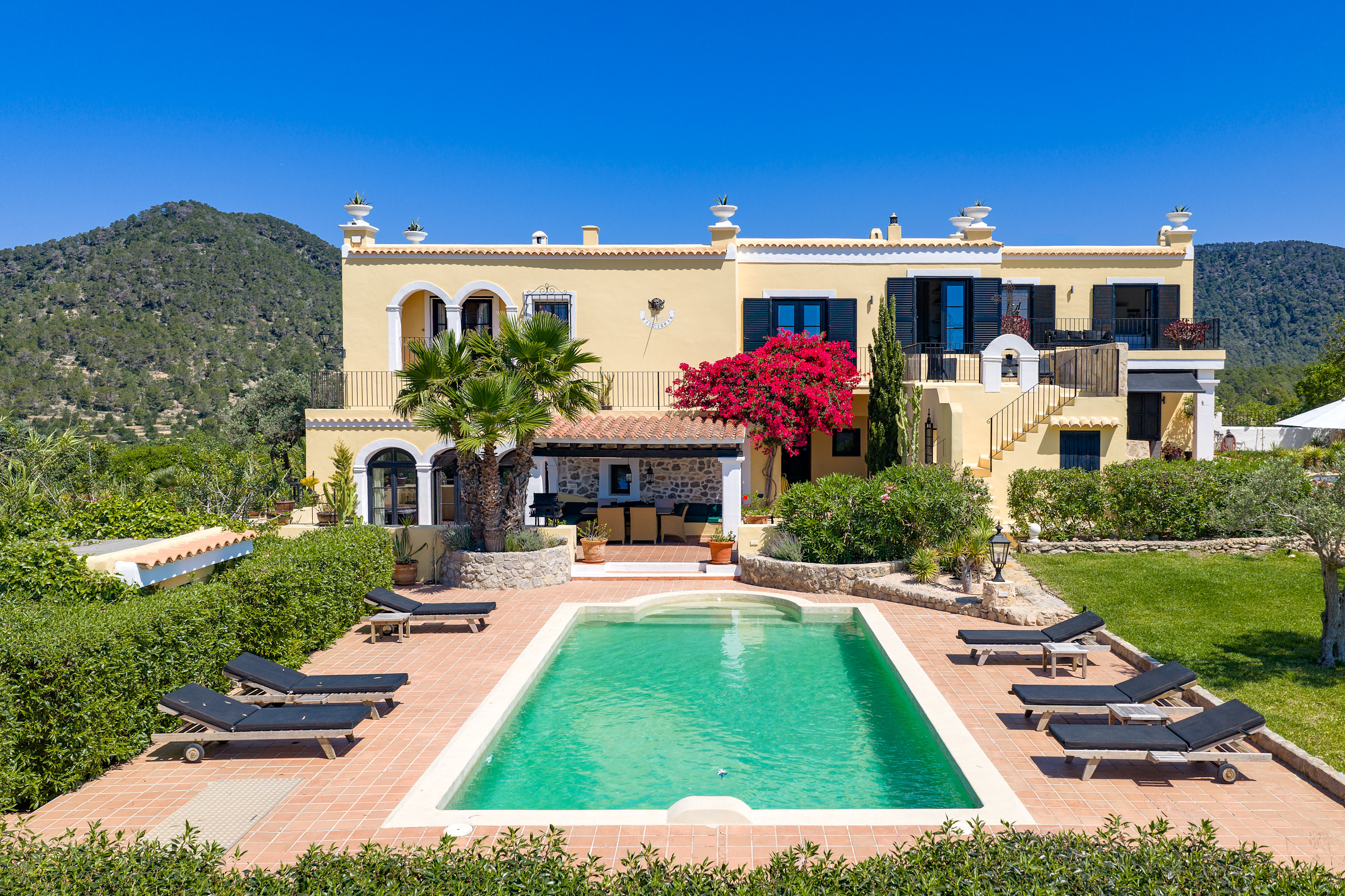 Unique mediterranean estate with stunning all-round views