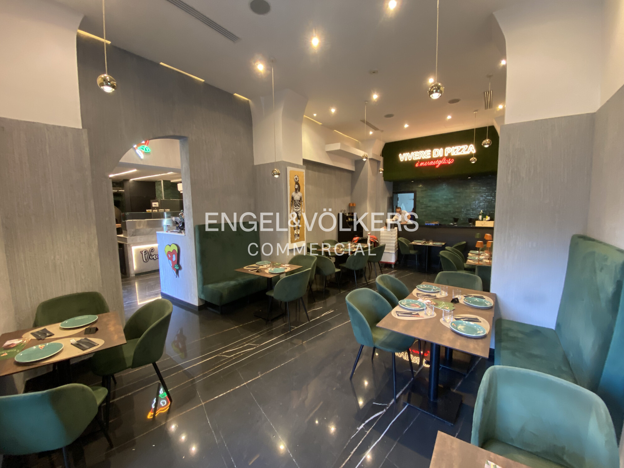 Ristorante/pizzeria con ampio dehor