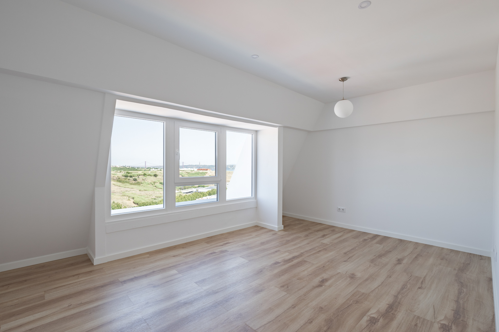 3 Bedroom apartment with Panoramic River View in Linda-a-Velha