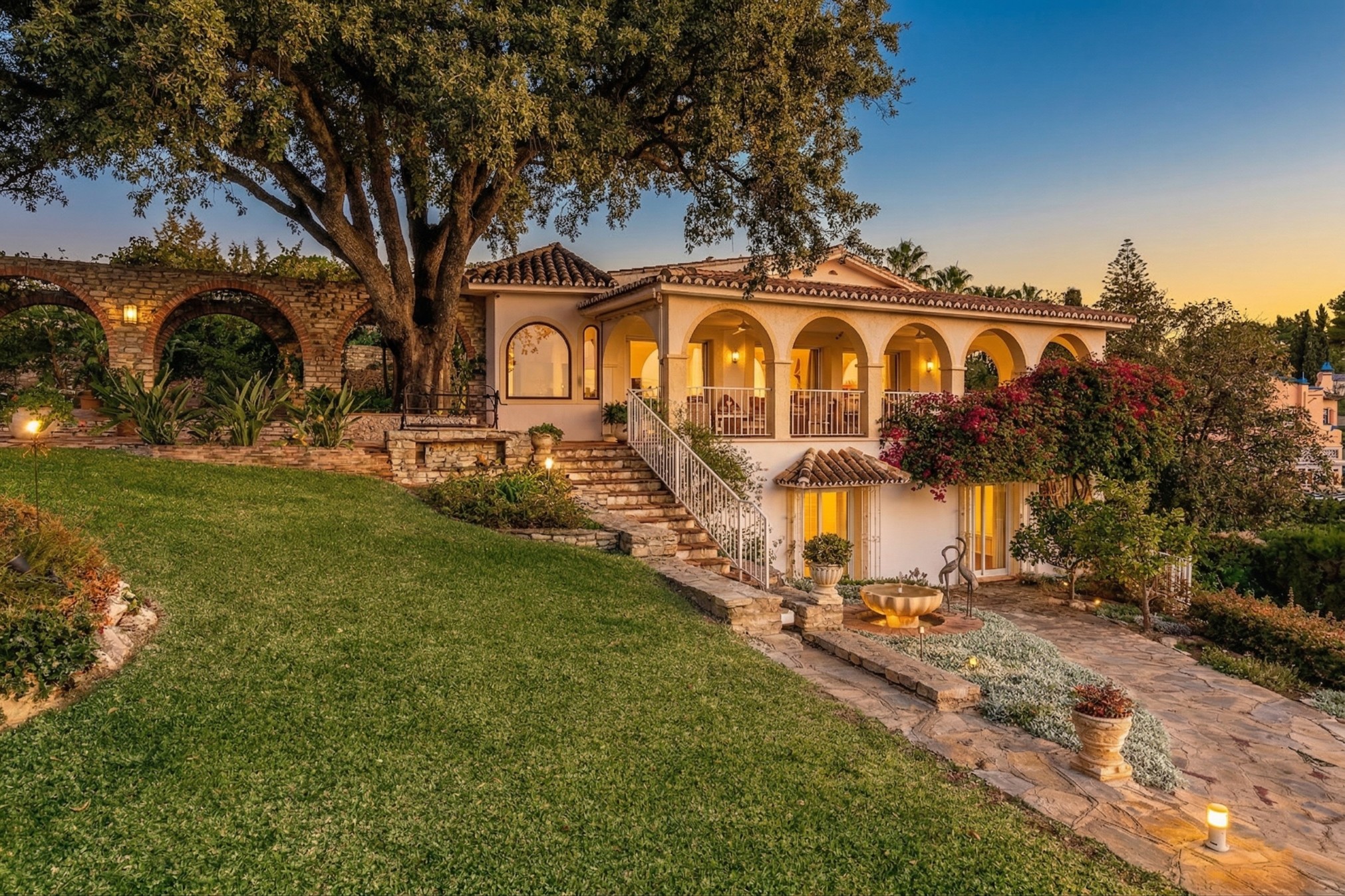 Villa with Exceptional Panoramic Sea Views