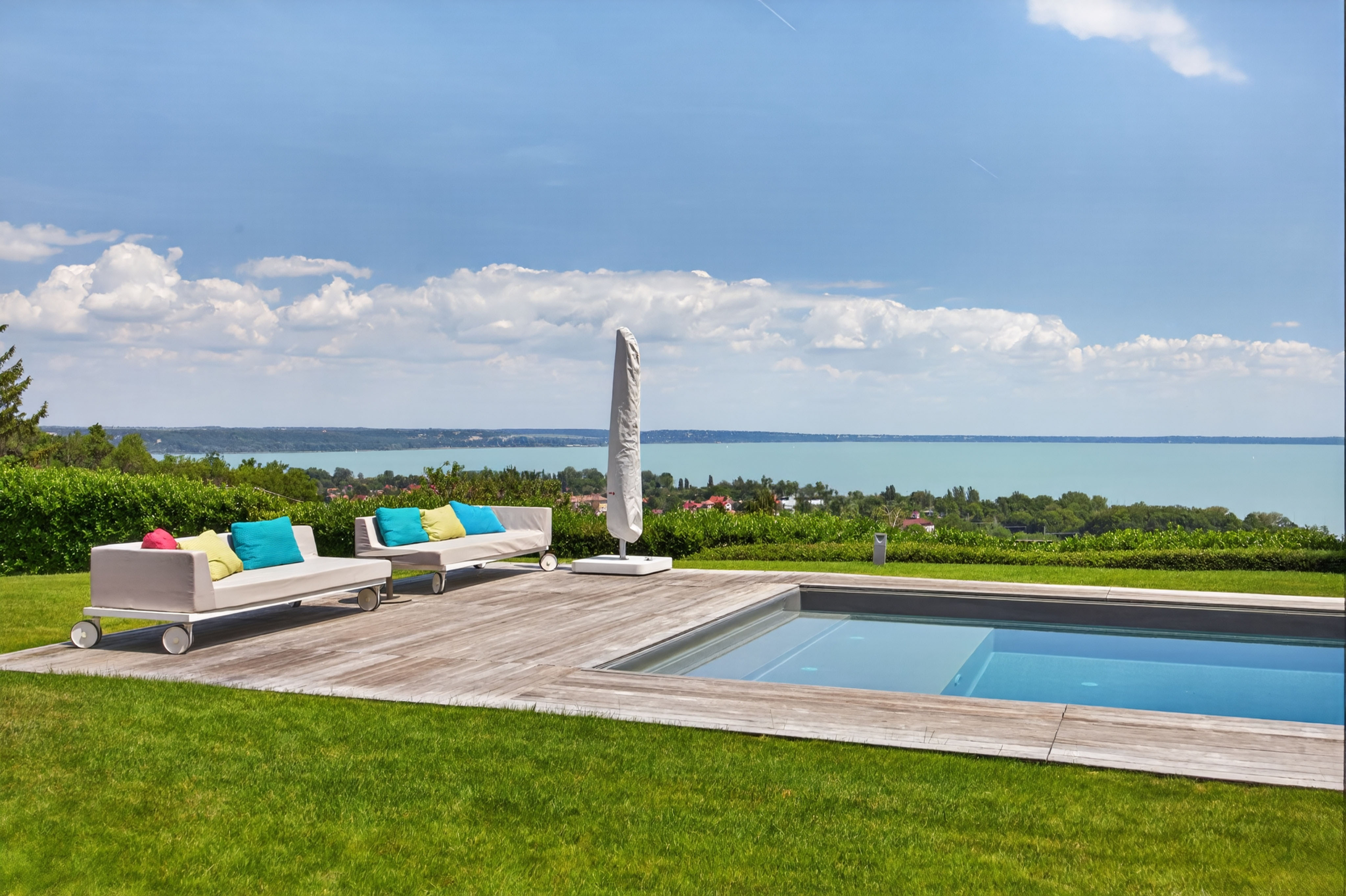 Modern CLT villa örök balatoni panorámával