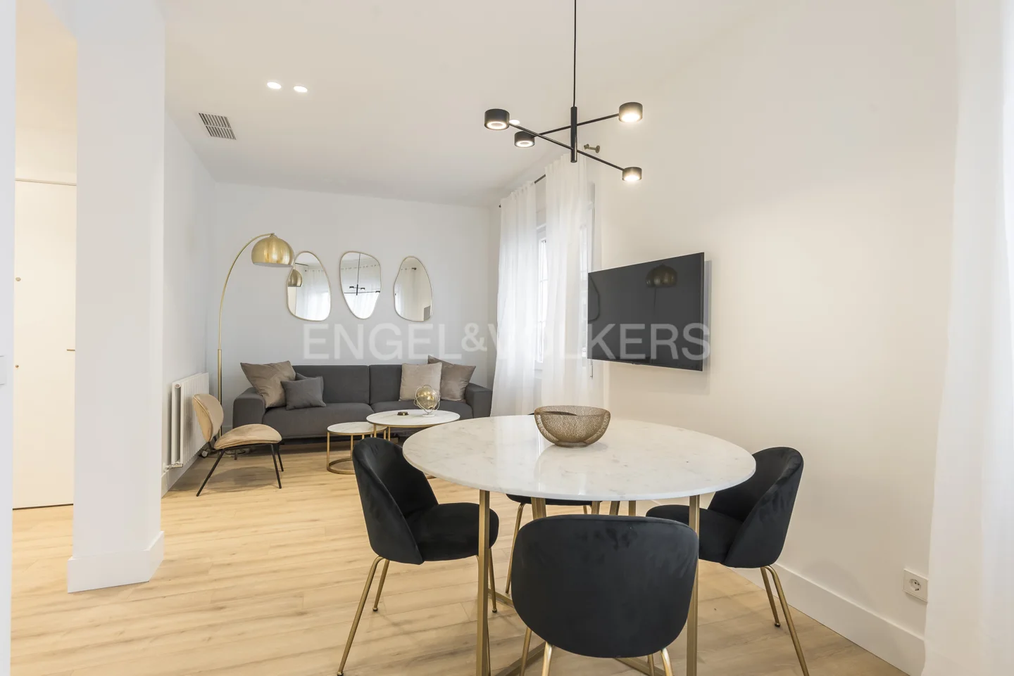Bright corner flat with luxury refurbishment in Almagro