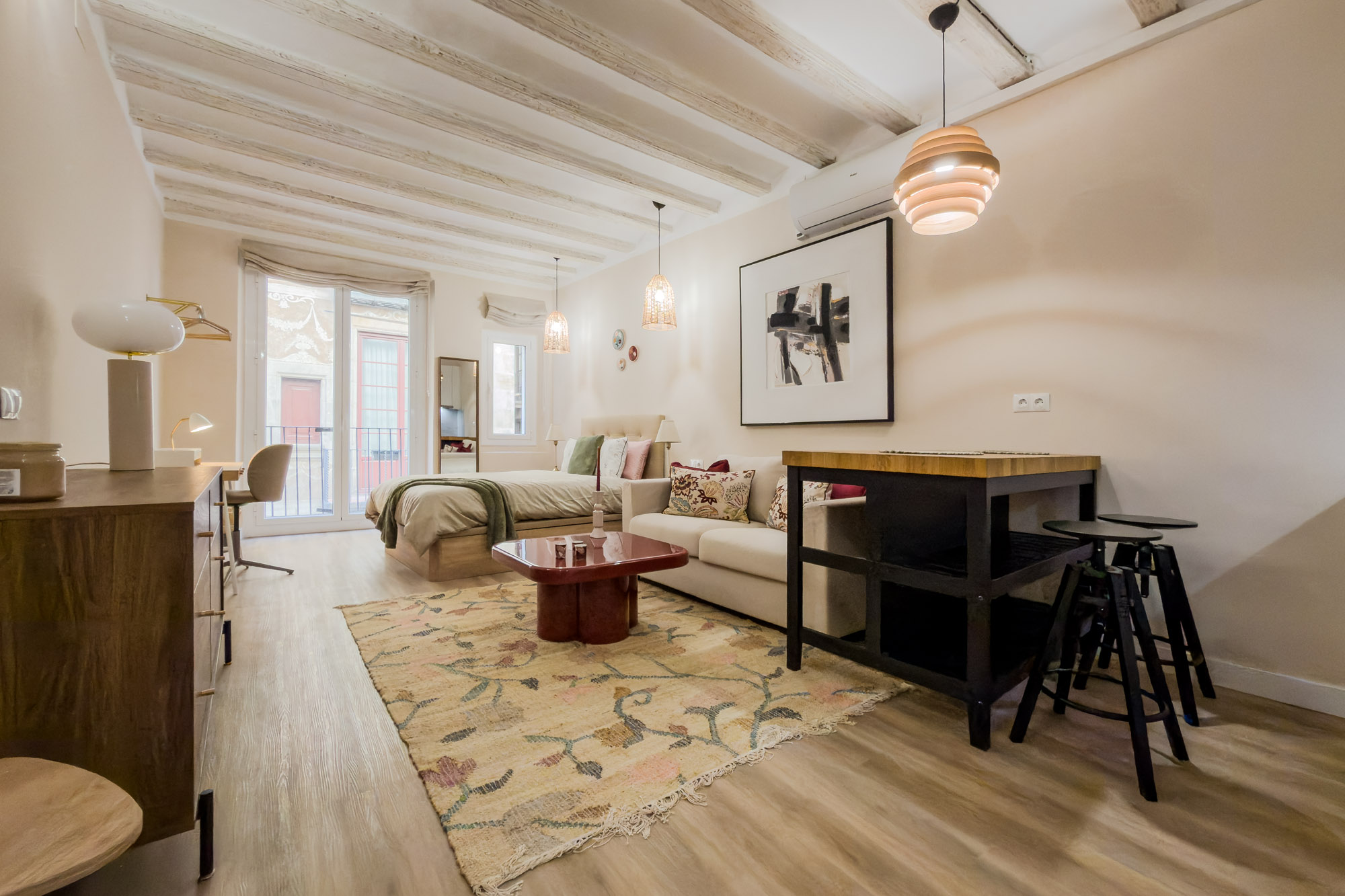 Short-term vacation rental | Elegant studio in the heart of the Gothic Quarter