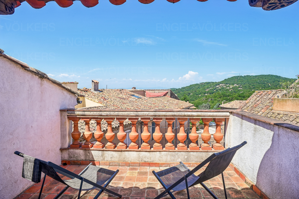 Charaktervolles Dorfhaus mit Tropez-Terrasse