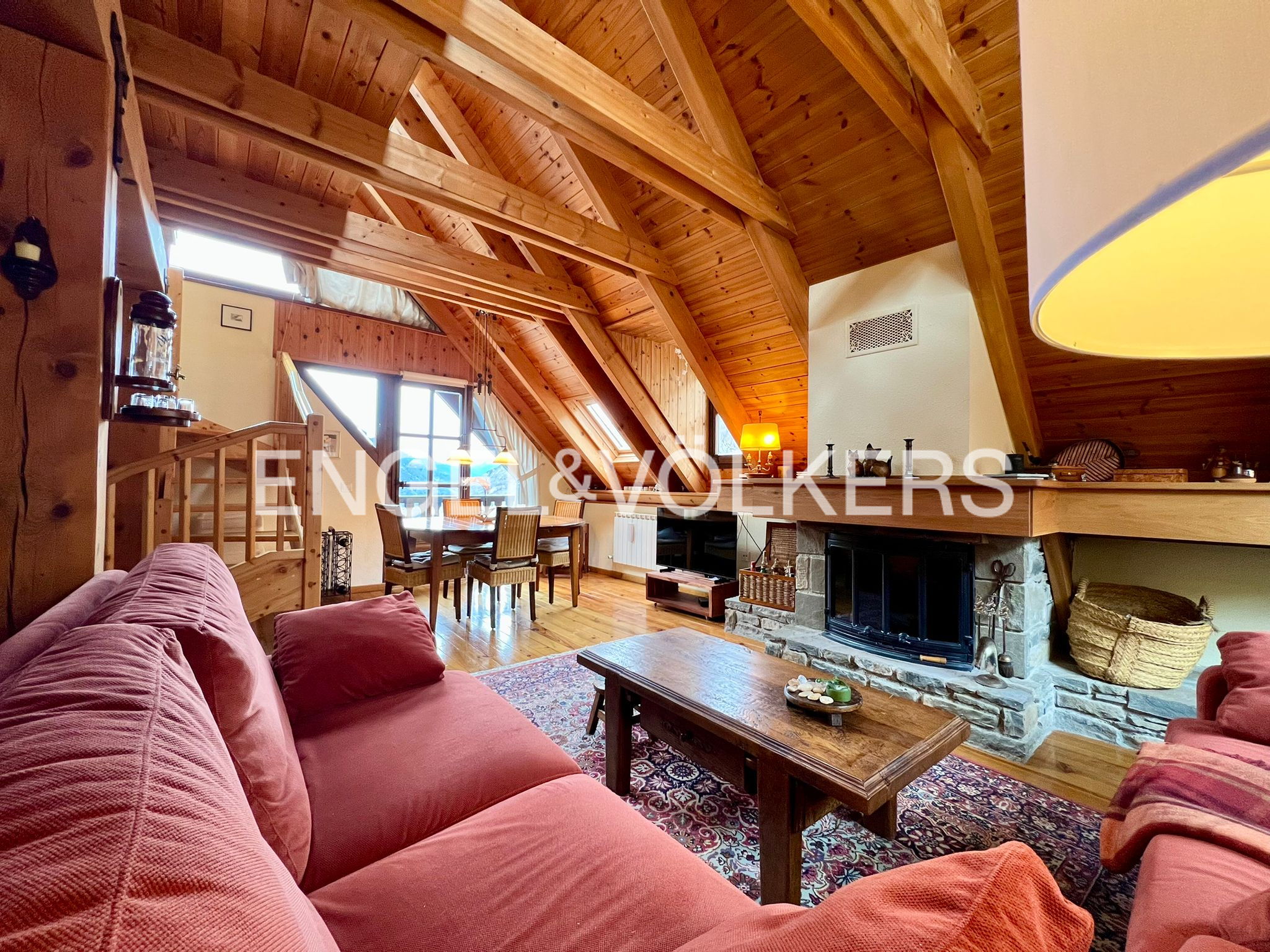 Bright attic duplex in Salardú