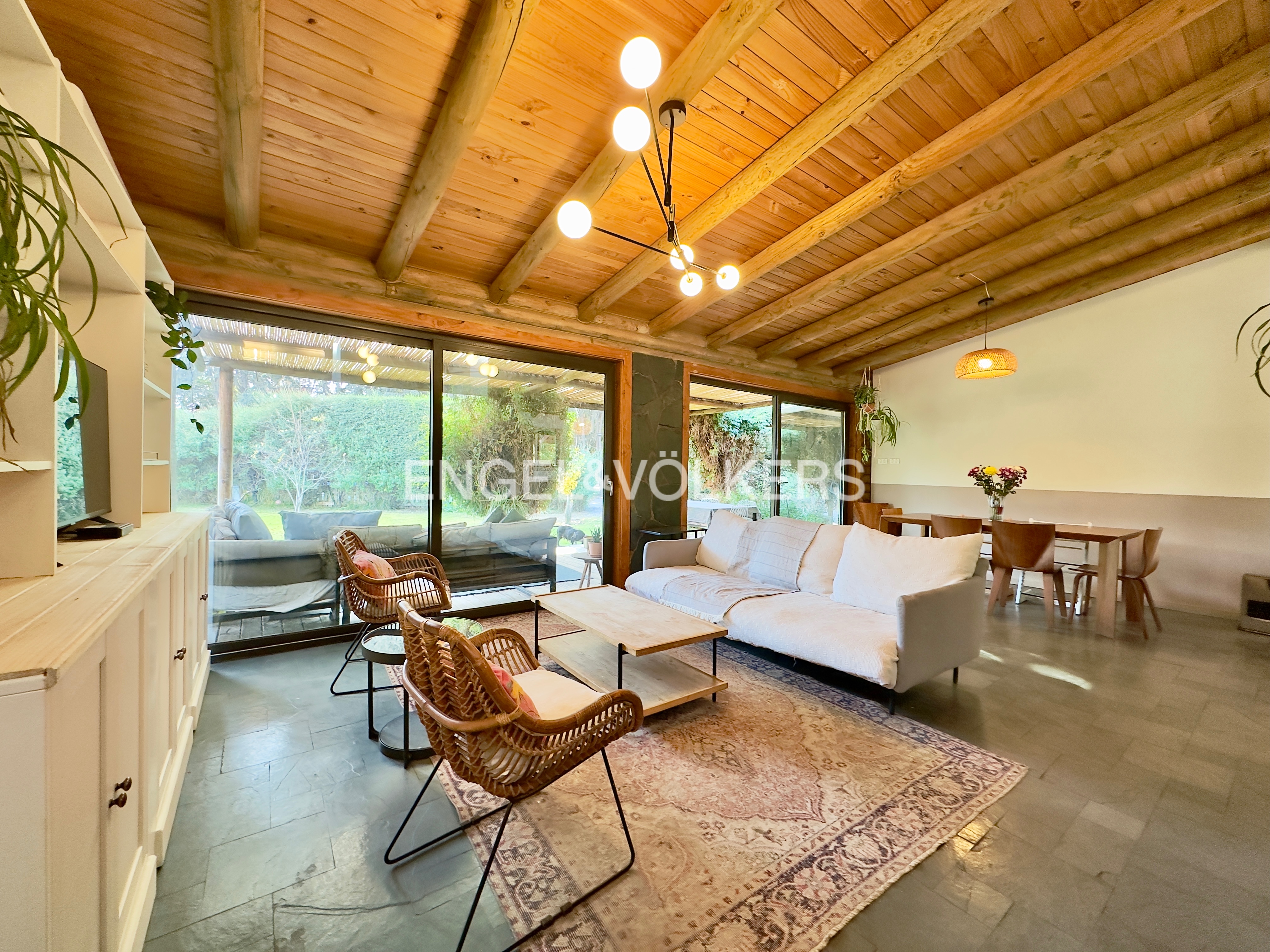 2 CASAS! y gran quincho en Chicureo