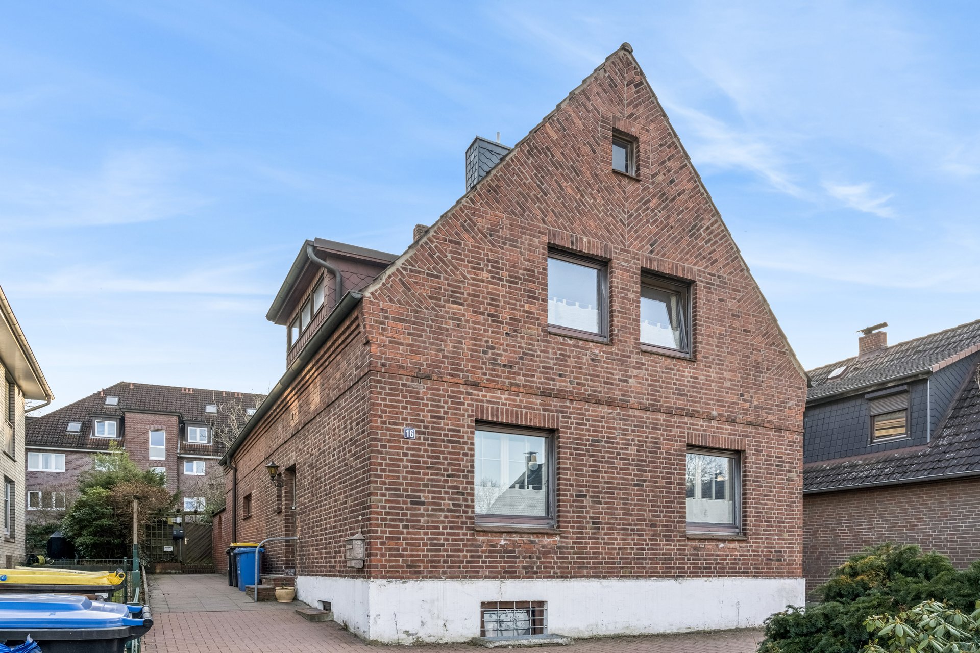 Charmantes Sanierungsobjekt in zentraler Lage von Wedel mit  vermietetem Nebengebäude