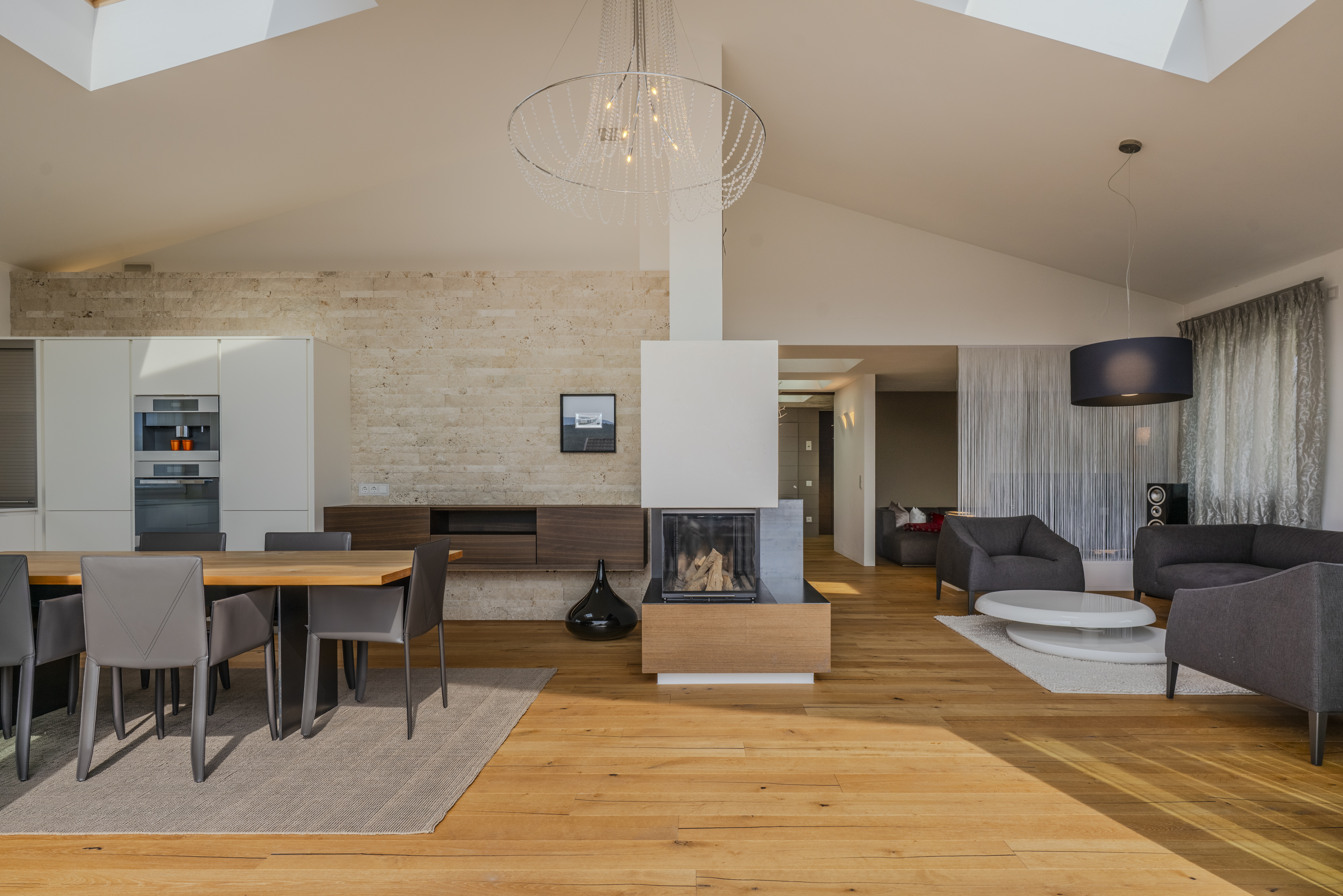 Exclusive, spacious penthouse with panoramic views