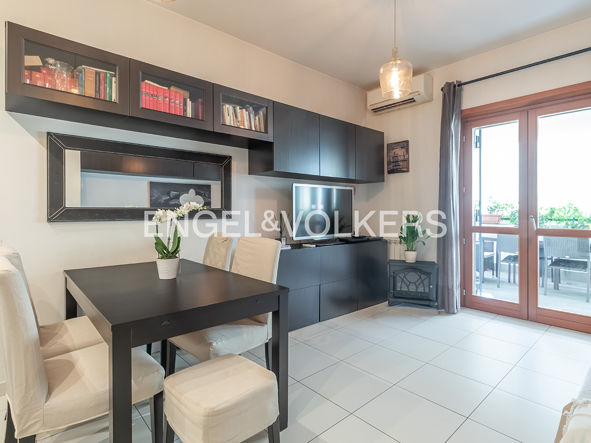 Modern two-room apartment with large terrace, "smart" parking and cellar in Talenti area
