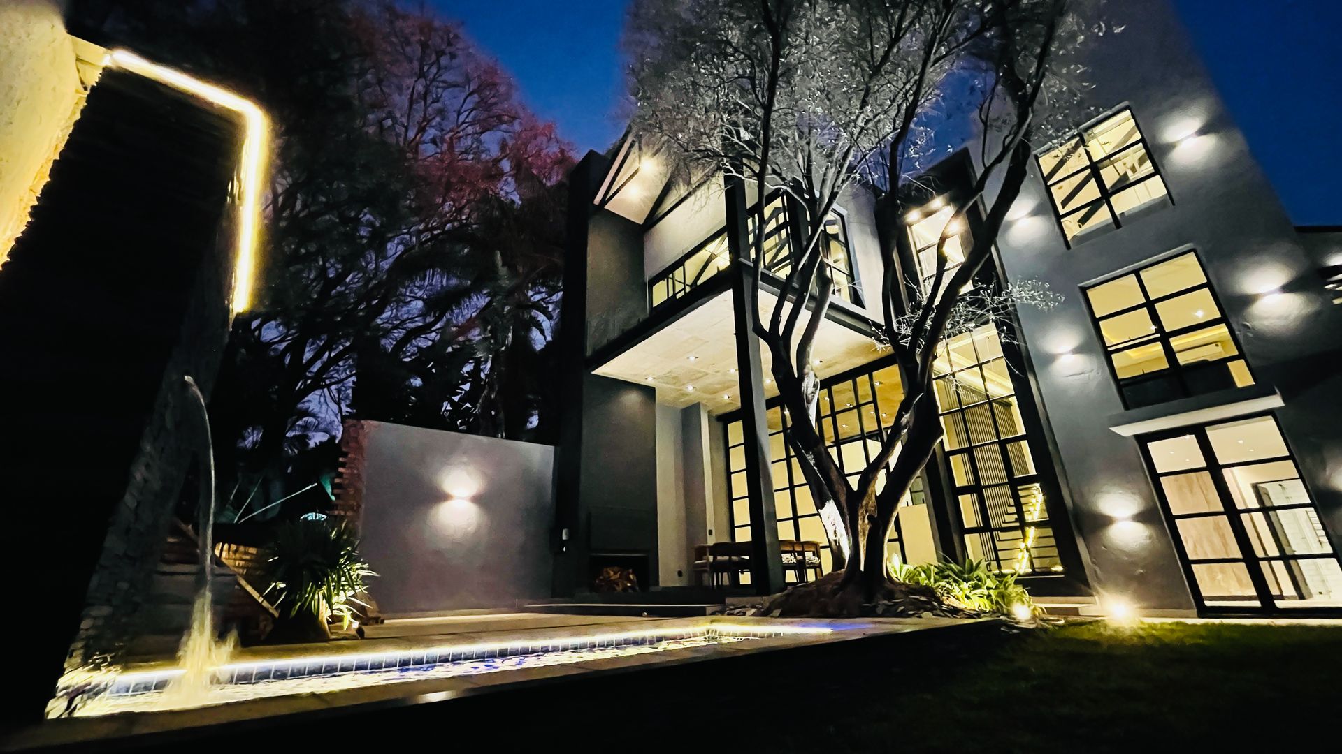 Luxurious Modern Barn-Style Masterpiece with 6 Bedrooms in Waterkloof