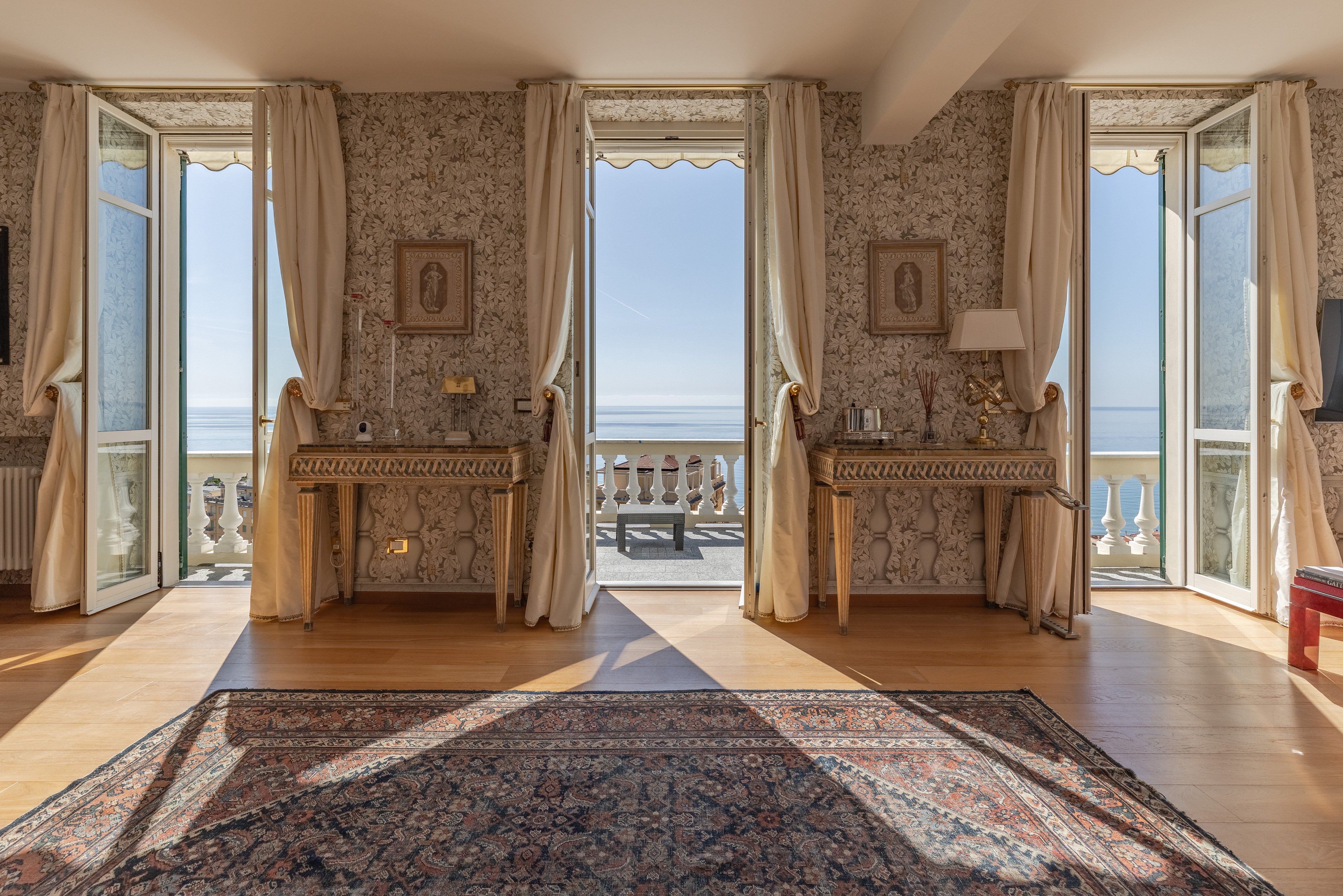 Prestige penthouse with panoramic terrace