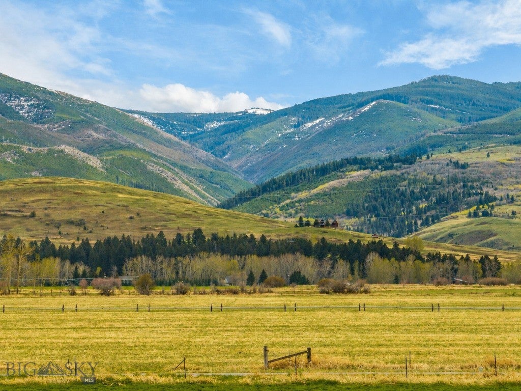 11.6-Acre Montana Sanctuary with Spanish Peaks Views