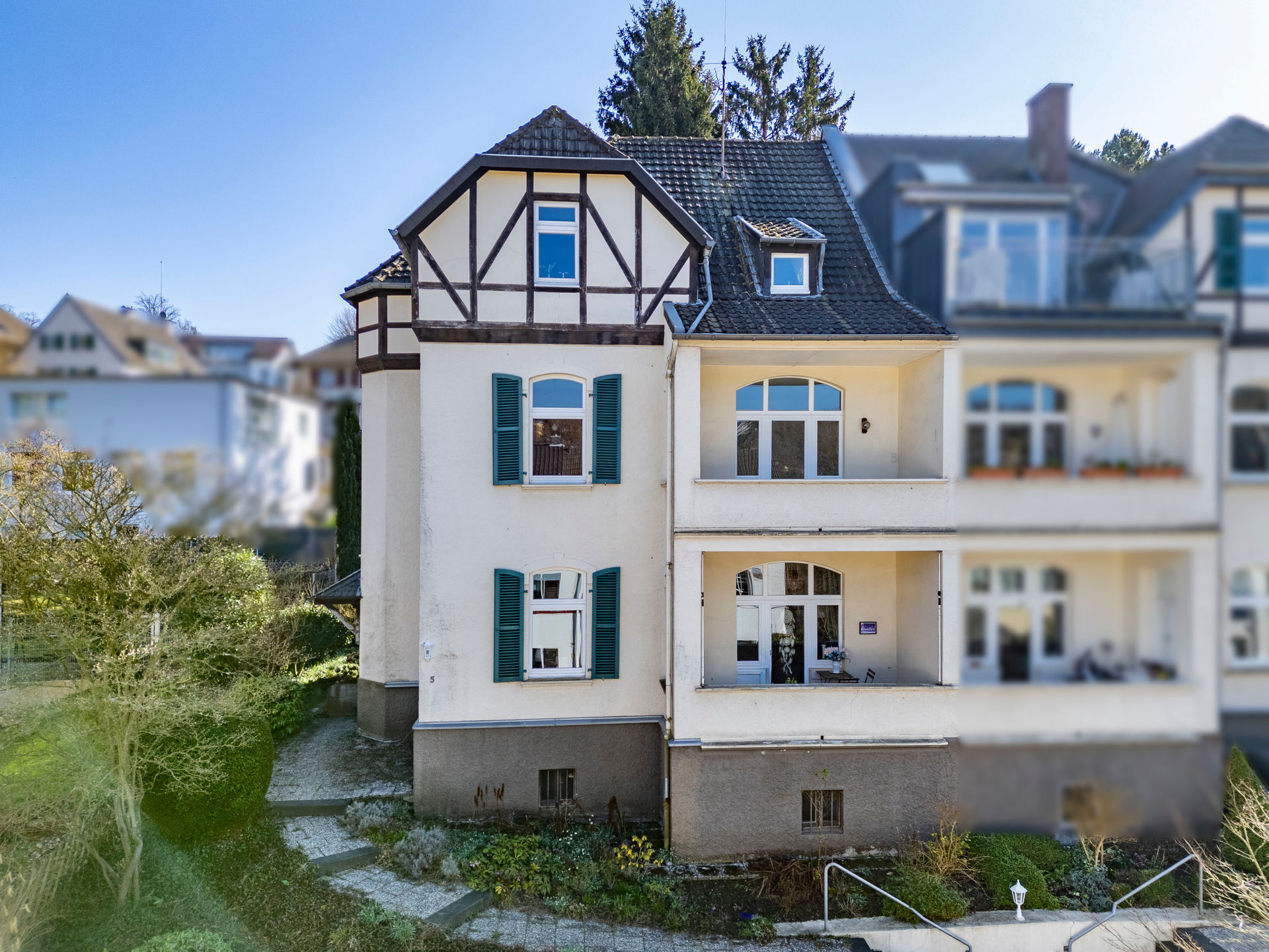 Wilhelminian-era semi-detached house with two residential units in a quiet location in Alt Godesberg